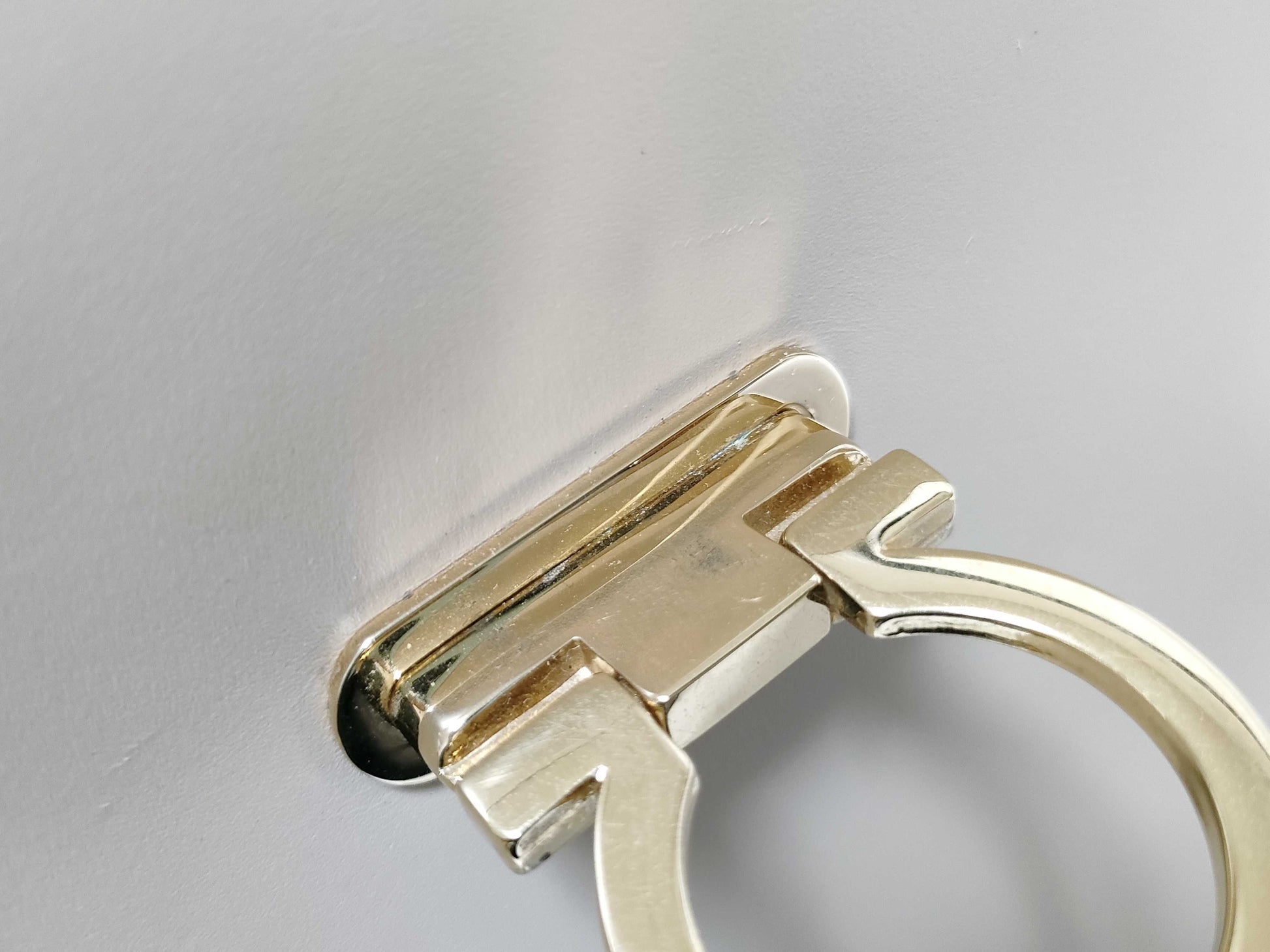 Salvatore Ferragamo Gancini Ferragamo Gancini Shoulder Bag in Beige with Strap