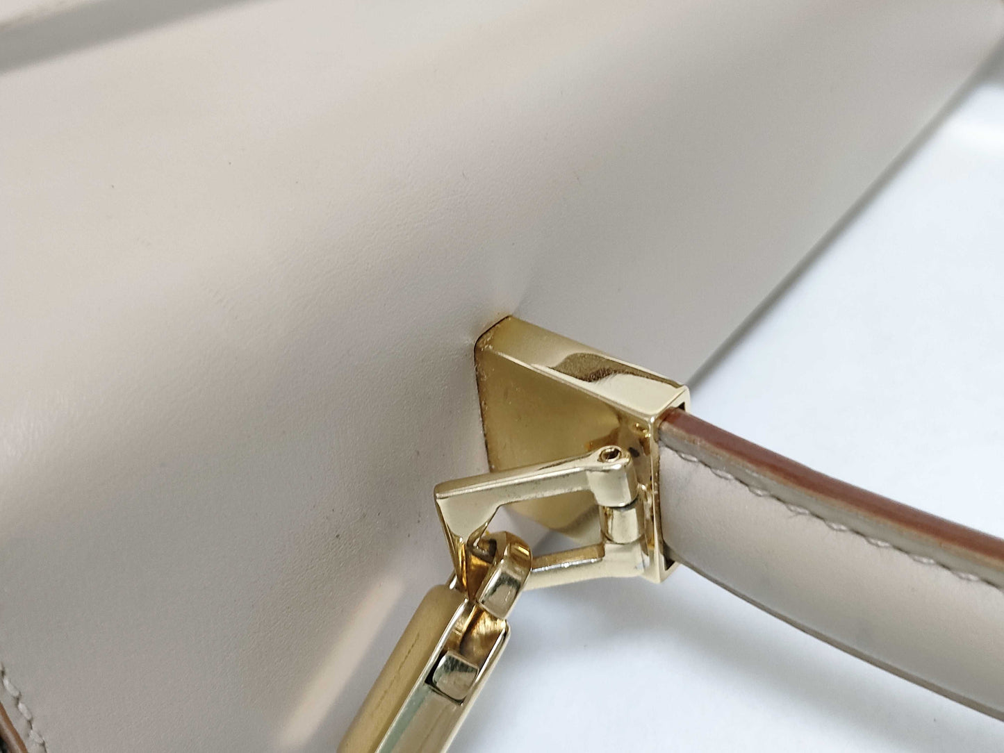 Salvatore Ferragamo Gancini Ferragamo Gancini Shoulder Bag in Beige with Strap