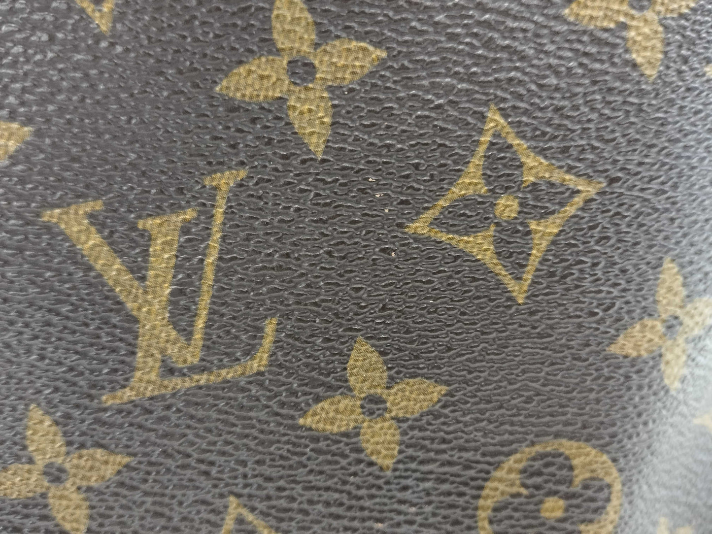 LOUIS VUITTON Monogram Neverfull Handbag with Beige Interior
