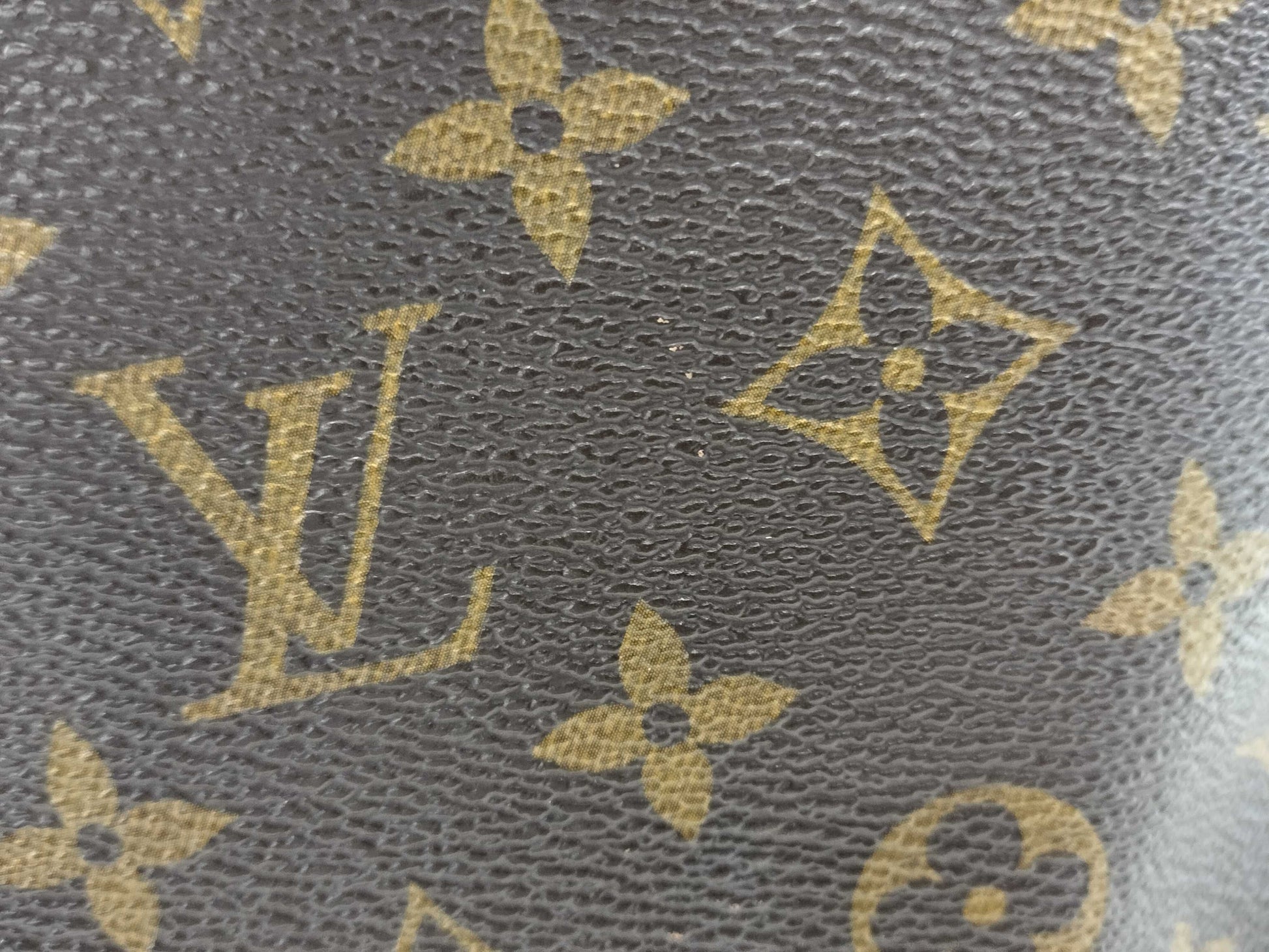 LOUIS VUITTON Monogram Neverfull Handbag with Beige Interior