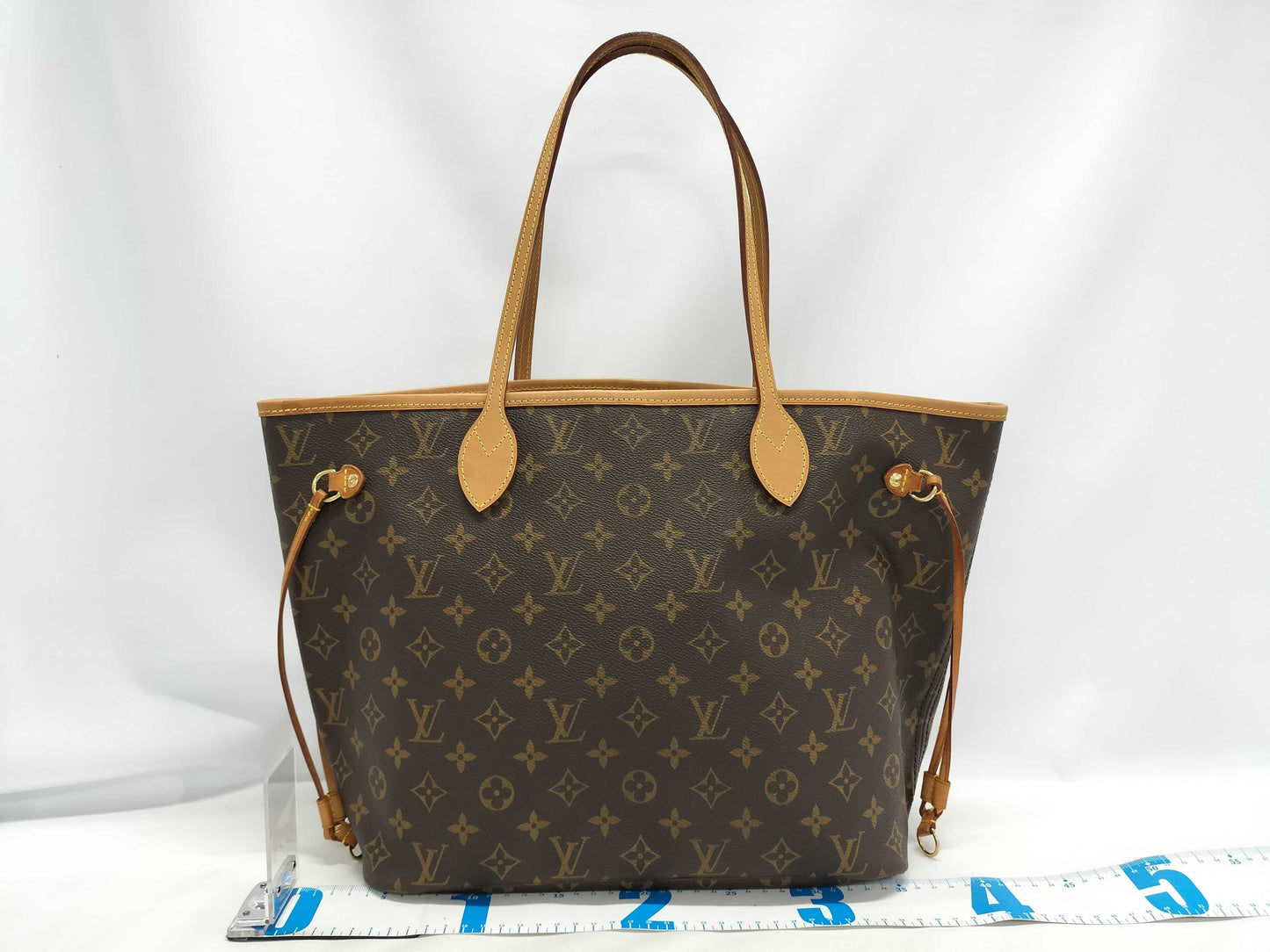 LOUIS VUITTON Monogram Neverfull Handbag with Beige Interior