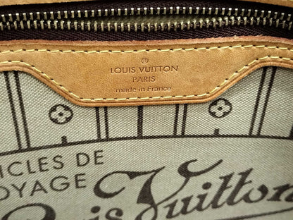 LOUIS VUITTON Monogram Neverfull Handbag with Beige Interior