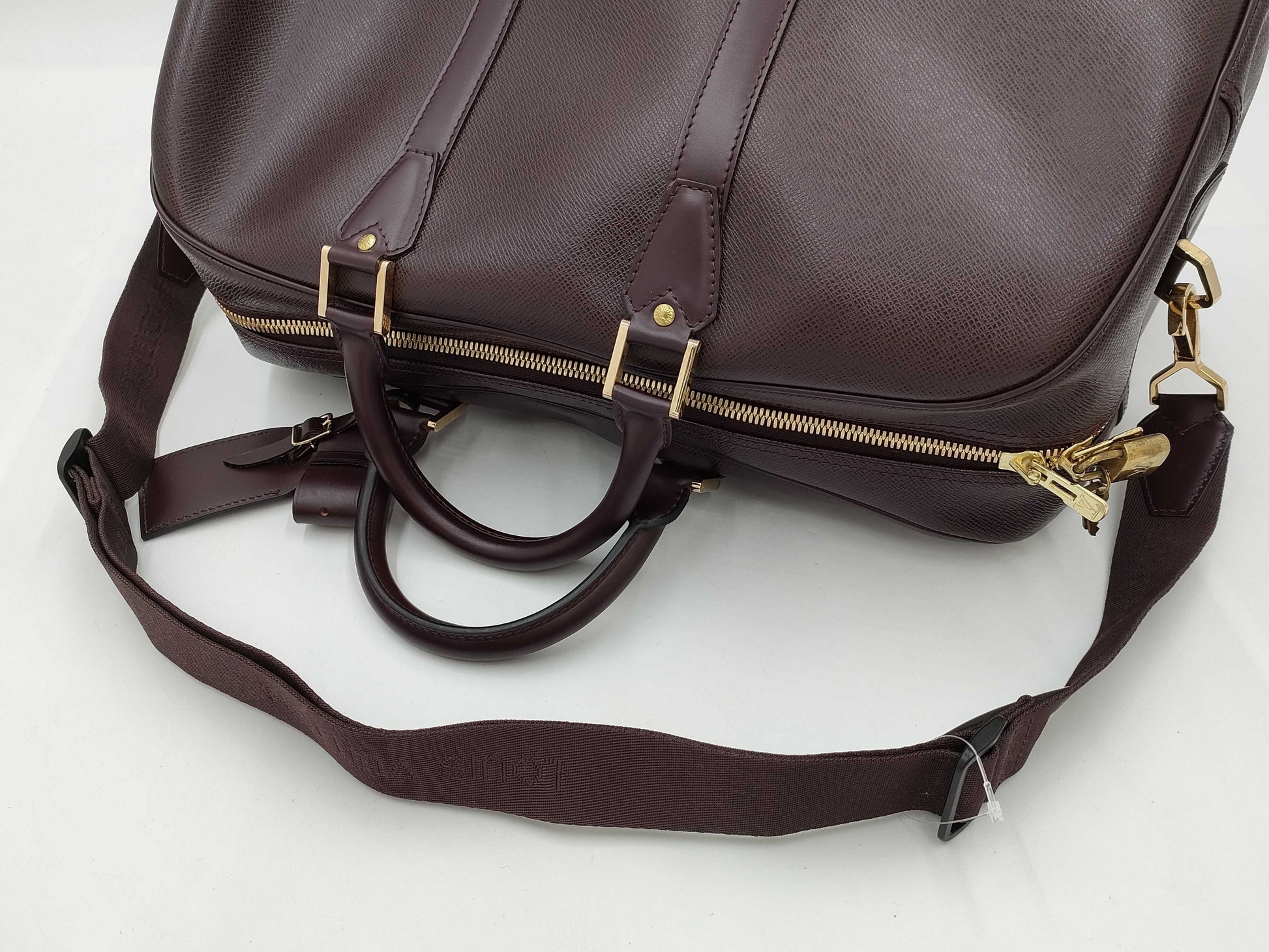 LOUIS VUITTON Boston Bag Taiga Kendall GM with Stitching, Personalized Name, M30116