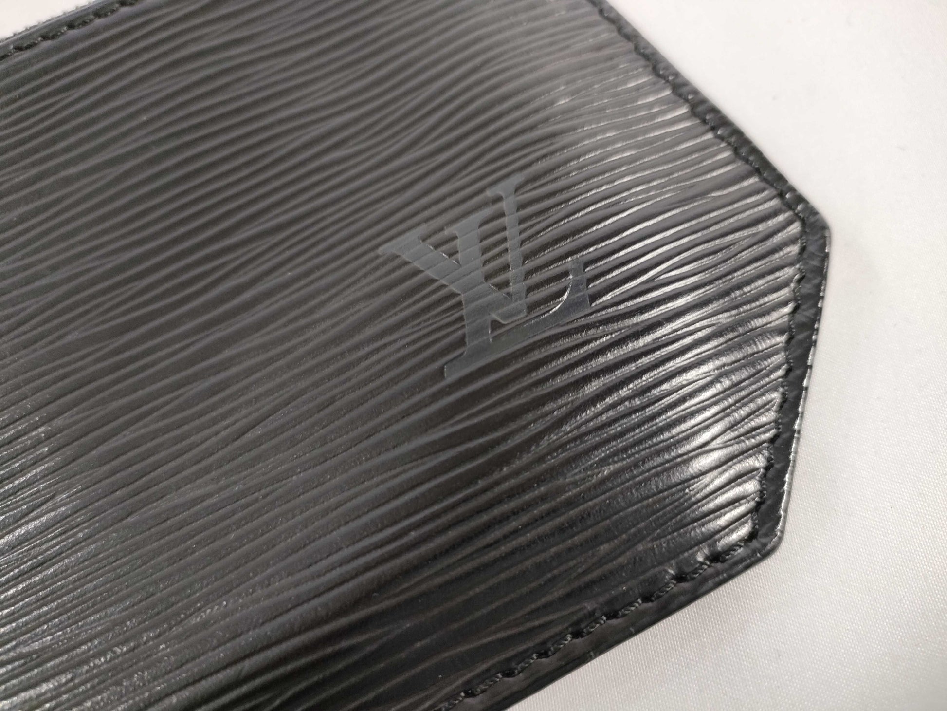 LOUIS VUITTON RFID verification failed, serial number verification failed, Epi Louis Vuitton Epi pouch included, black pouch