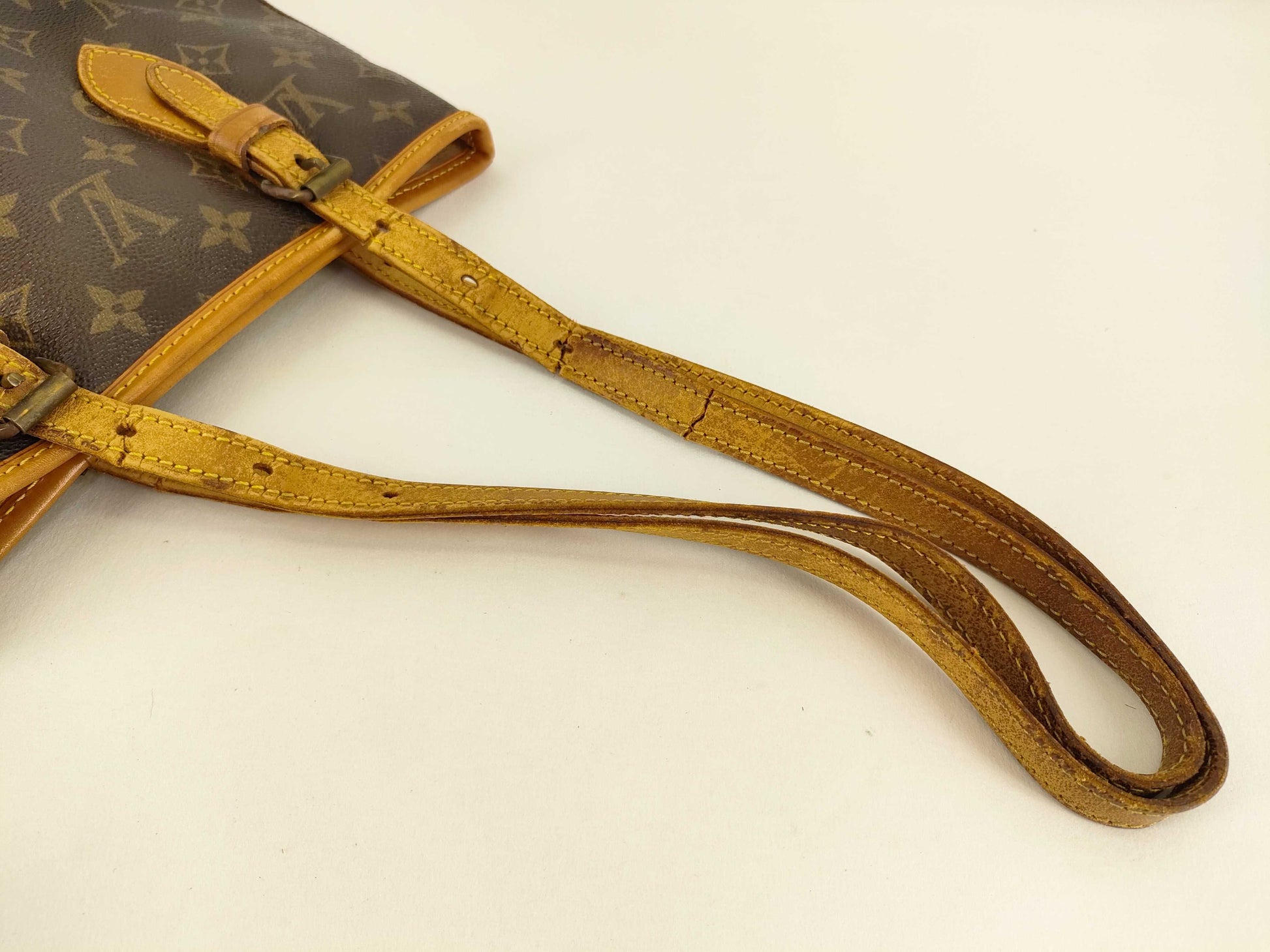 LOUIS VUITTON [Serial Number] RFID Unverifiable Monogram LOUIS VUITTON Monogram M42238 Petit Bucket Tote Bag Tote Bag