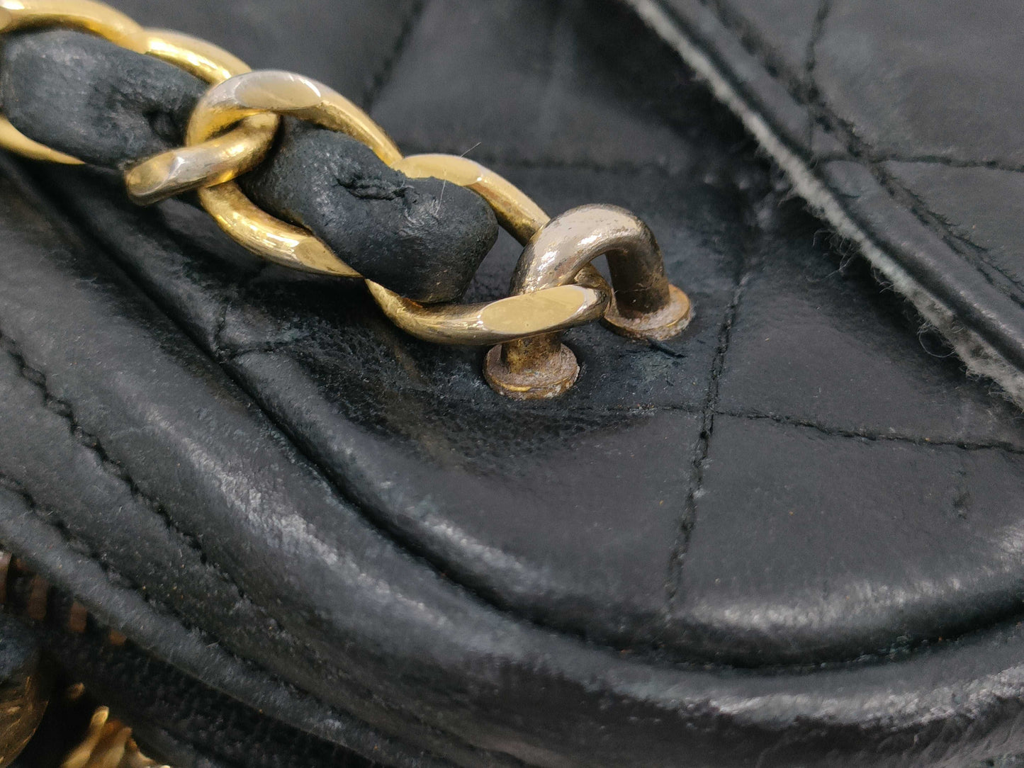 CHANEL Vintage Matelasse Chain Shoulder Bag