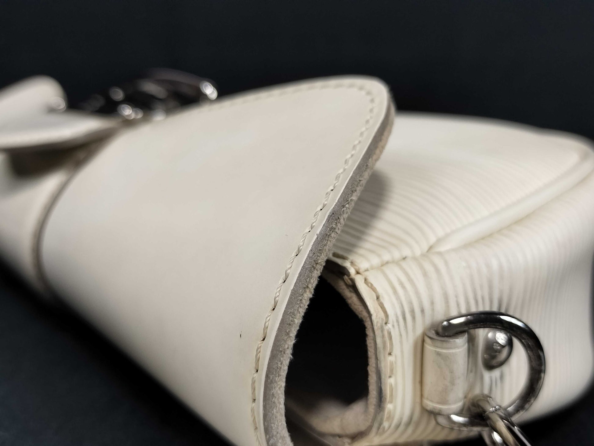 LOUIS VUITTON RFID Unavailable TH2057 Epi Leather LV Montaigne Pochette M5929J TH2057 White Shoulder Bag