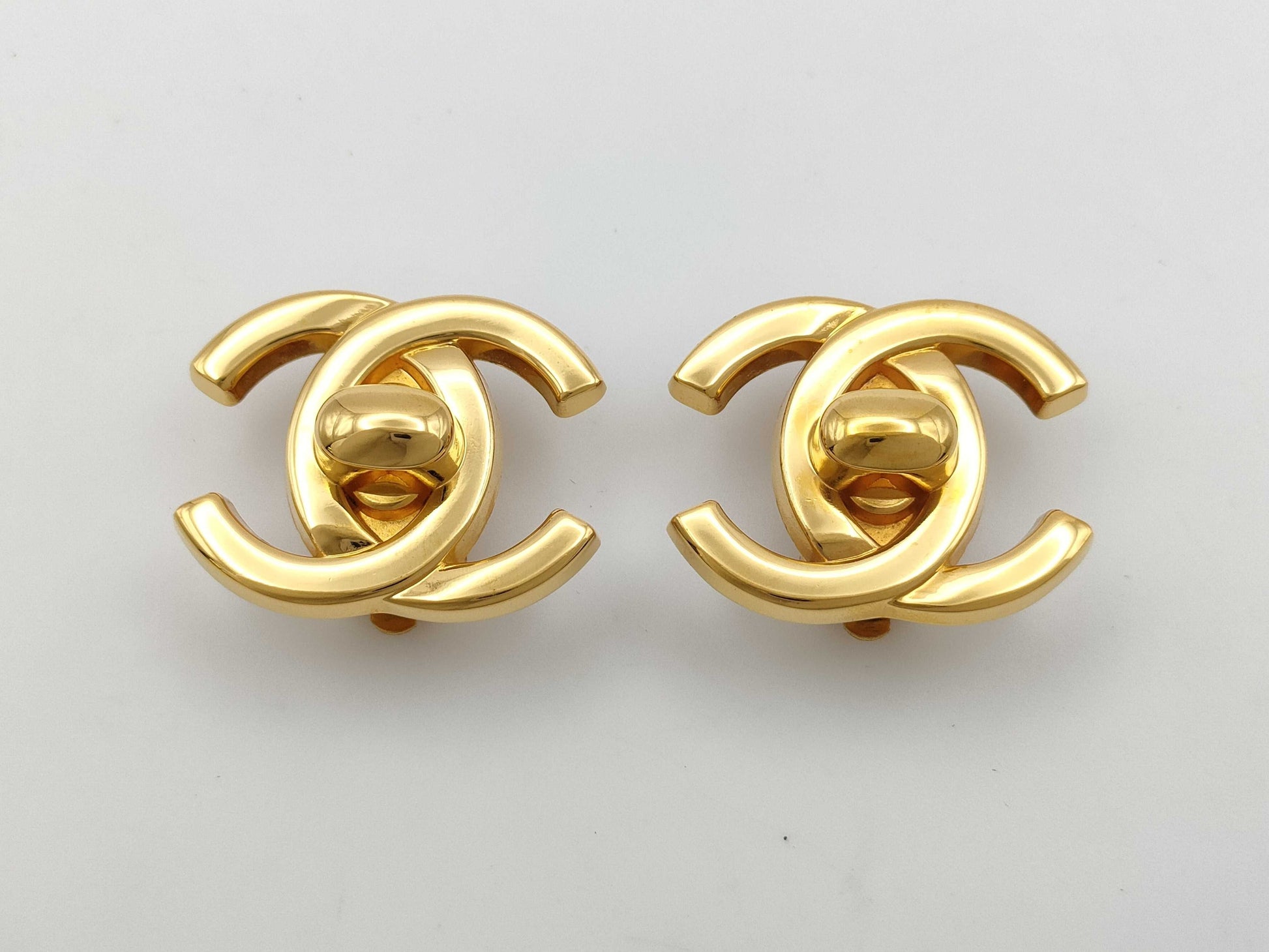 CHANEL Coco Mark Turn Lock 96A Earrings