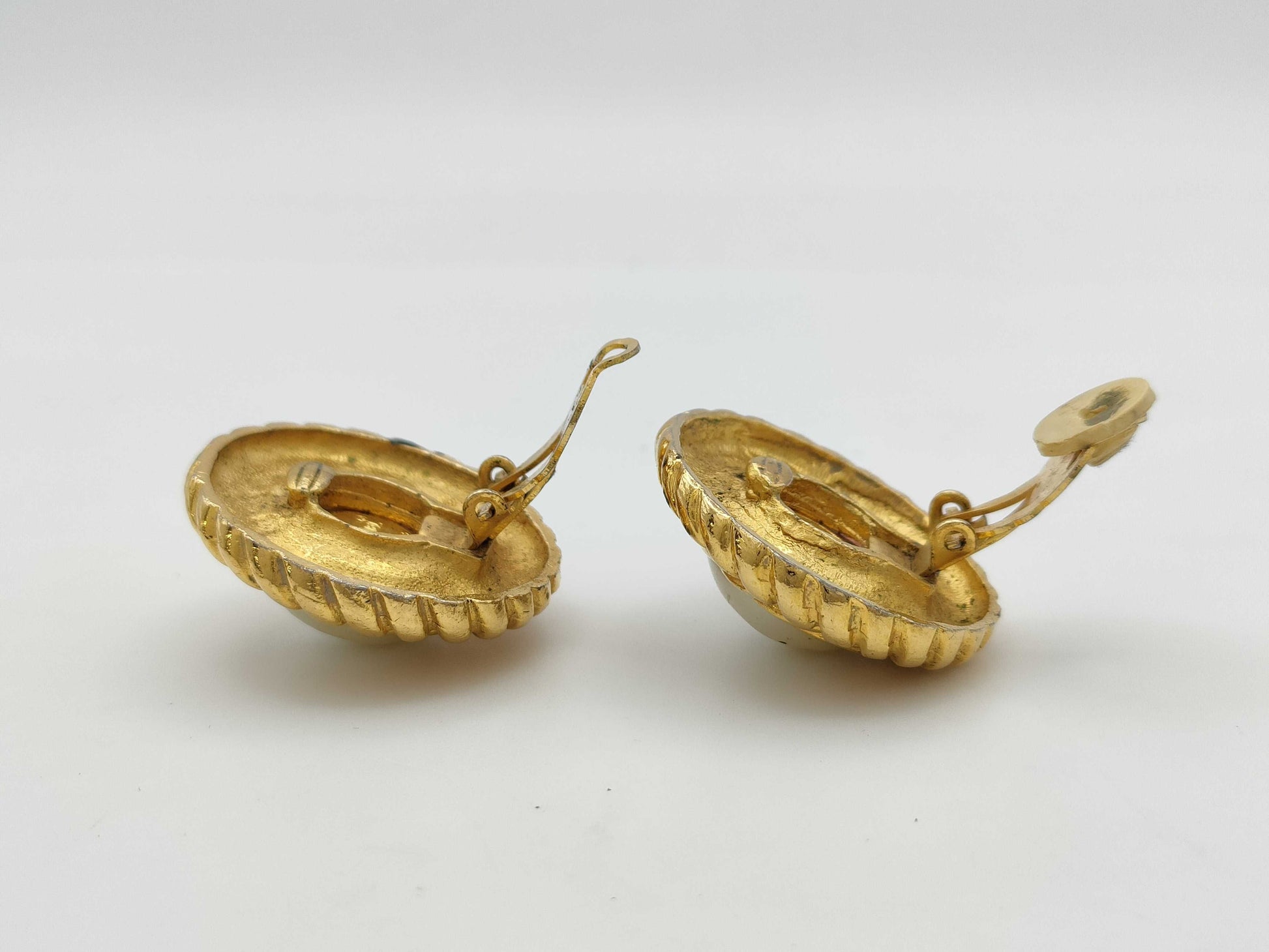 CHANEL pearl earrings