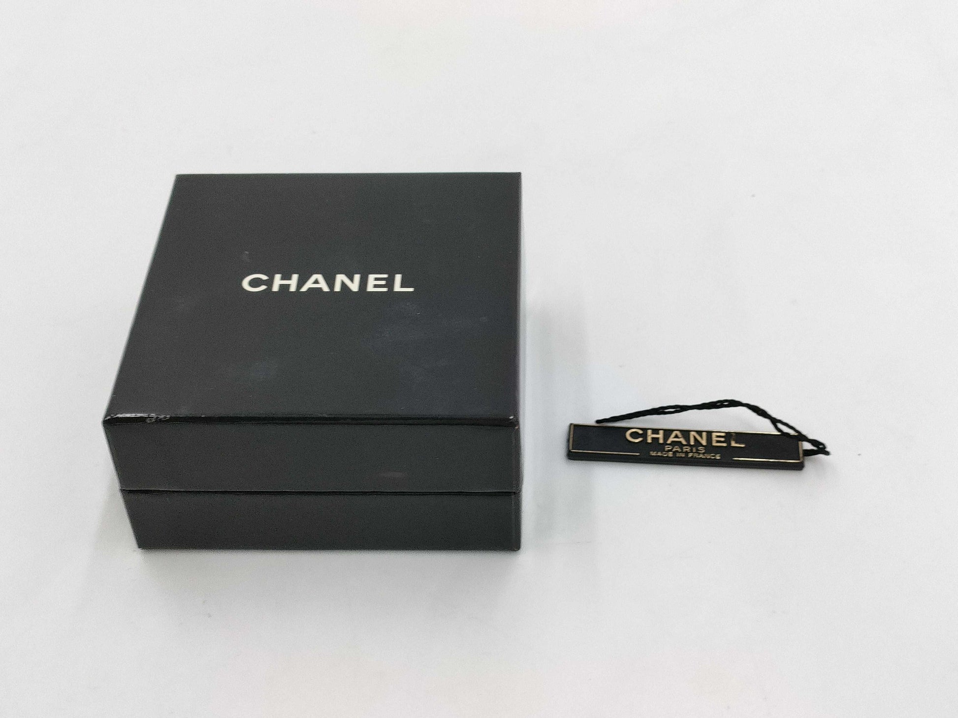 CHANEL logo plate gold brooch