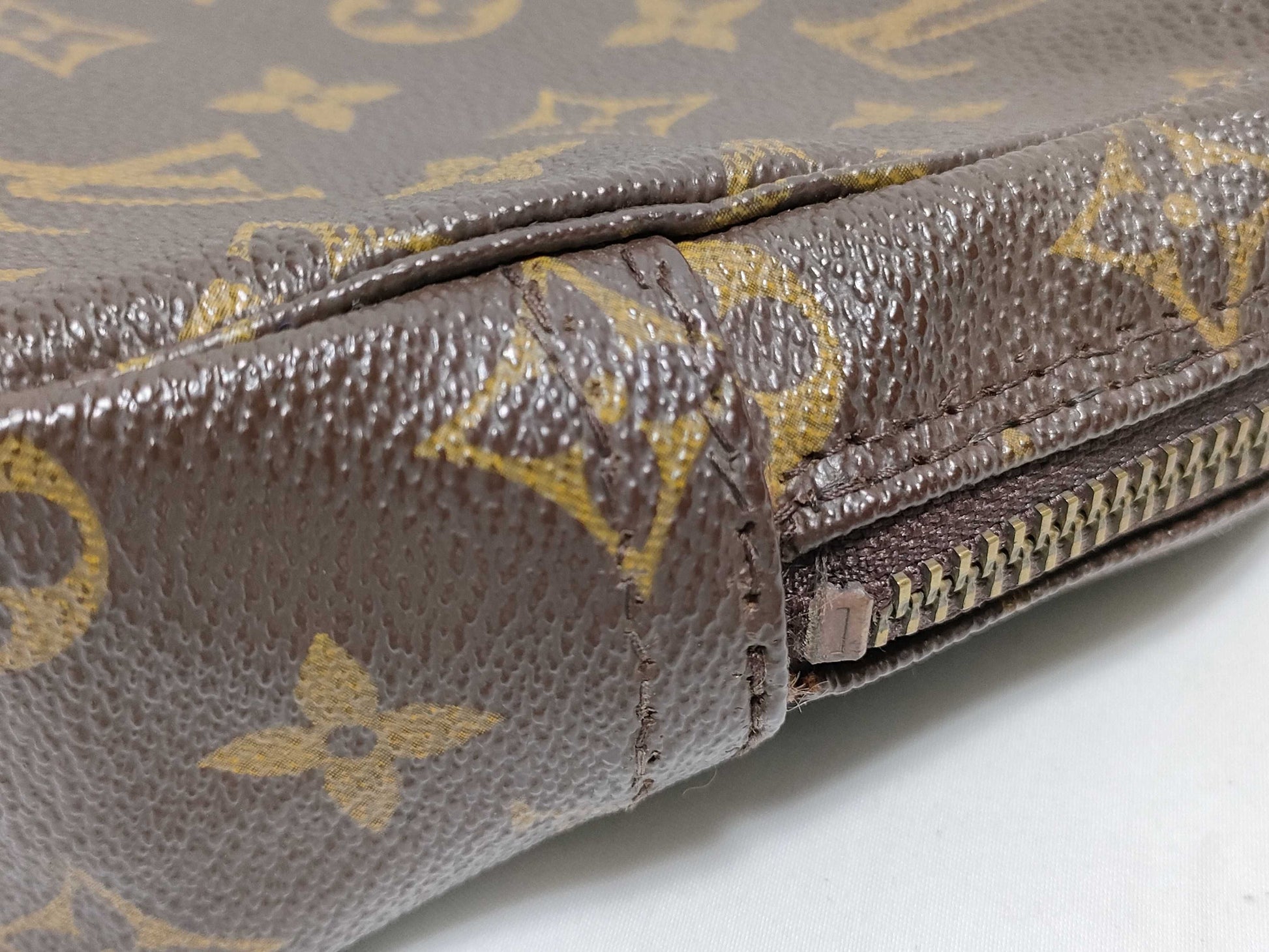 LOUIS VUITTON RFID Unverifiable Serial Number Unverifiable Monogram Louis Vuitton True Toilet 23 Second Bag