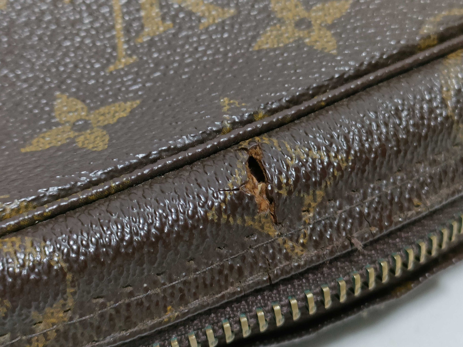LOUIS VUITTON RFID Unverifiable Serial Number Unverifiable Monogram Louis Vuitton True Toilet 23 Second Bag