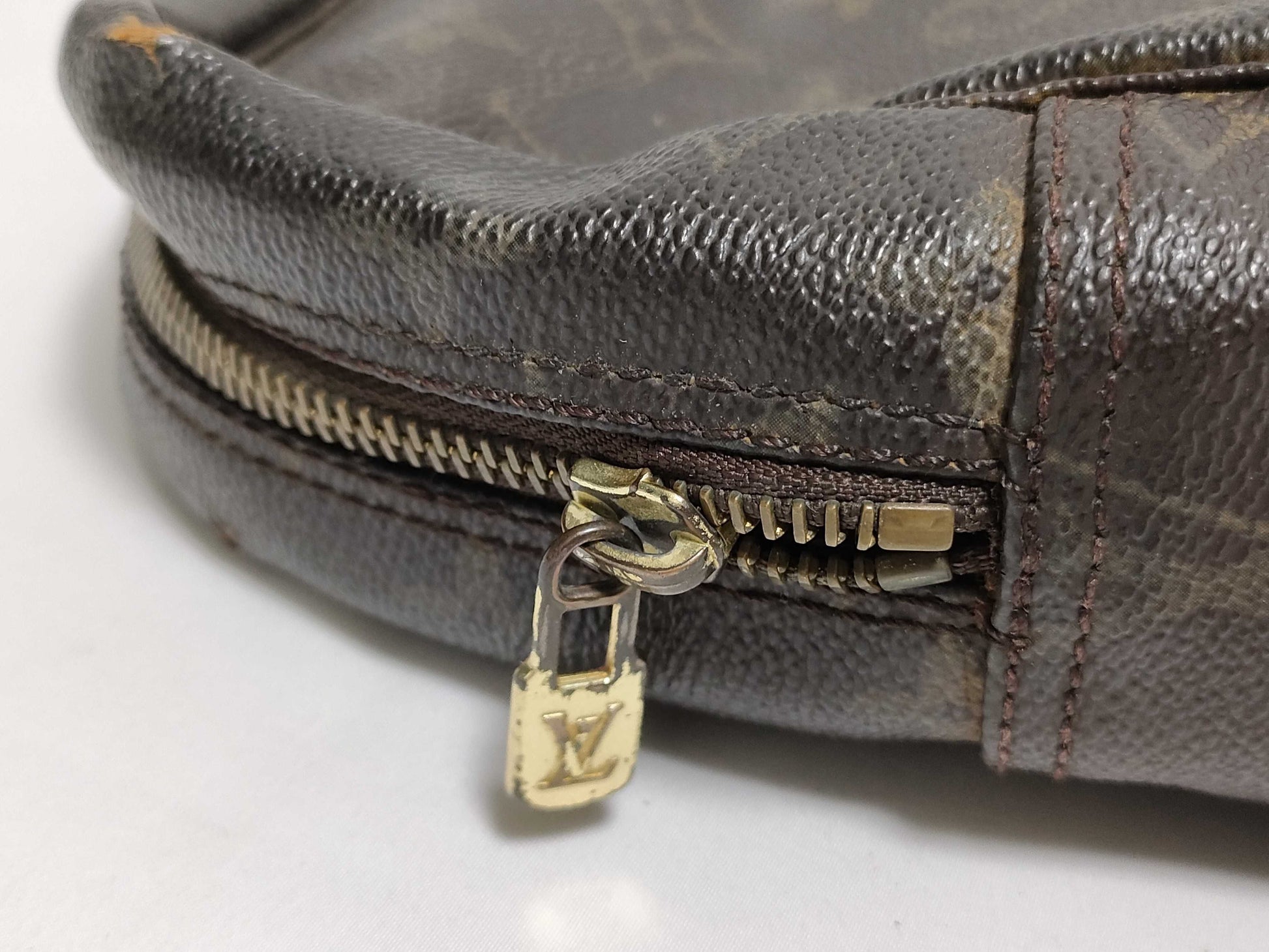LOUIS VUITTON RFID Unverified 884NO Monogram Louis Vuitton True Toilet Second Bag