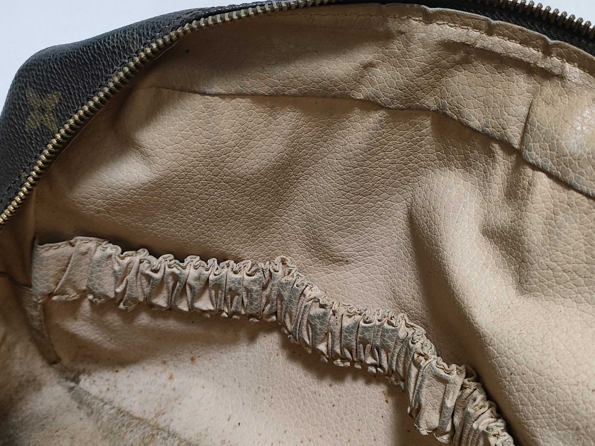 LOUIS VUITTON RFID Unverified 884NO Monogram Louis Vuitton True Toilet Second Bag
