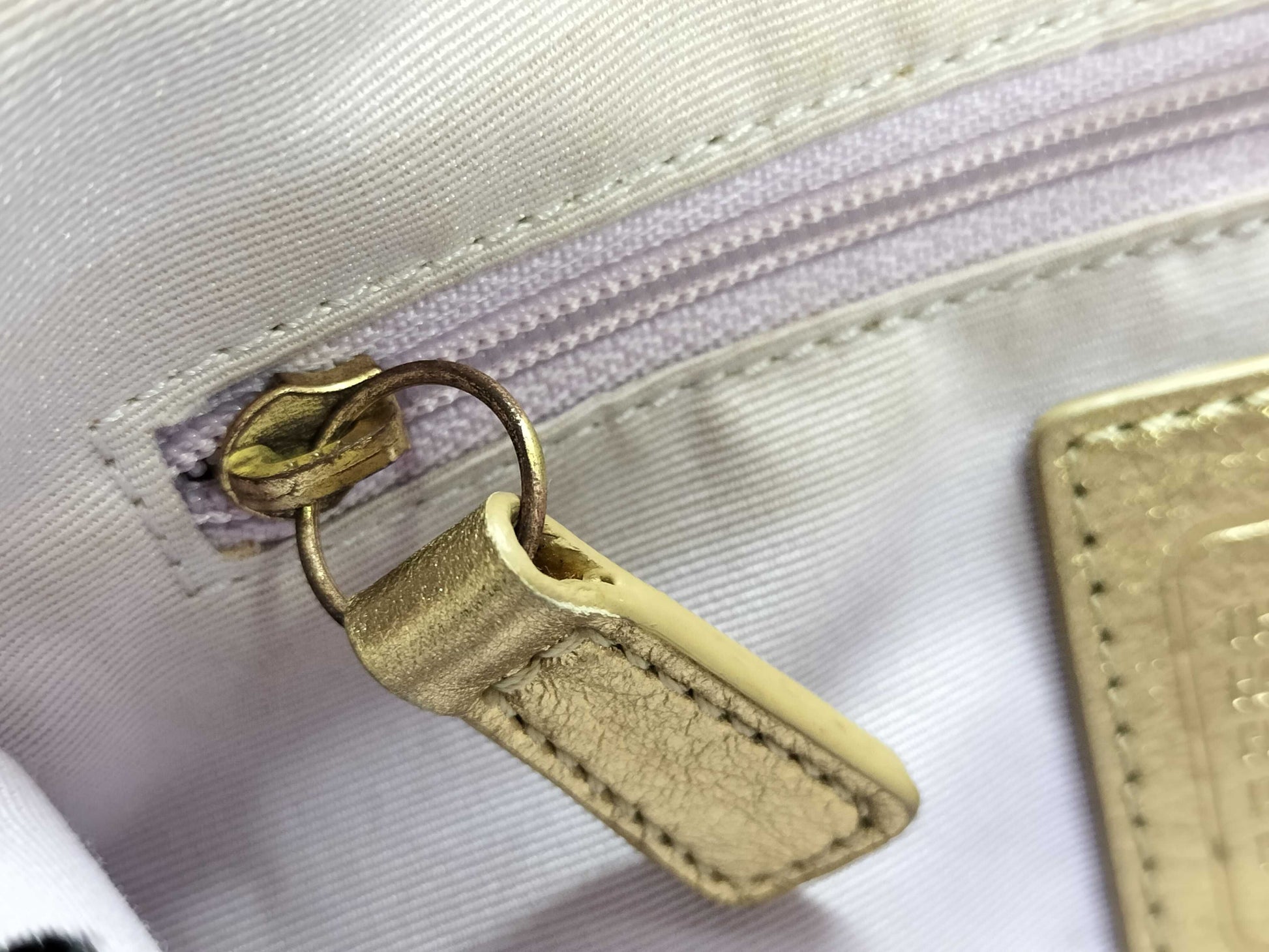 COACH Signature Coach Shoulder 2-Way Shoulder Bag