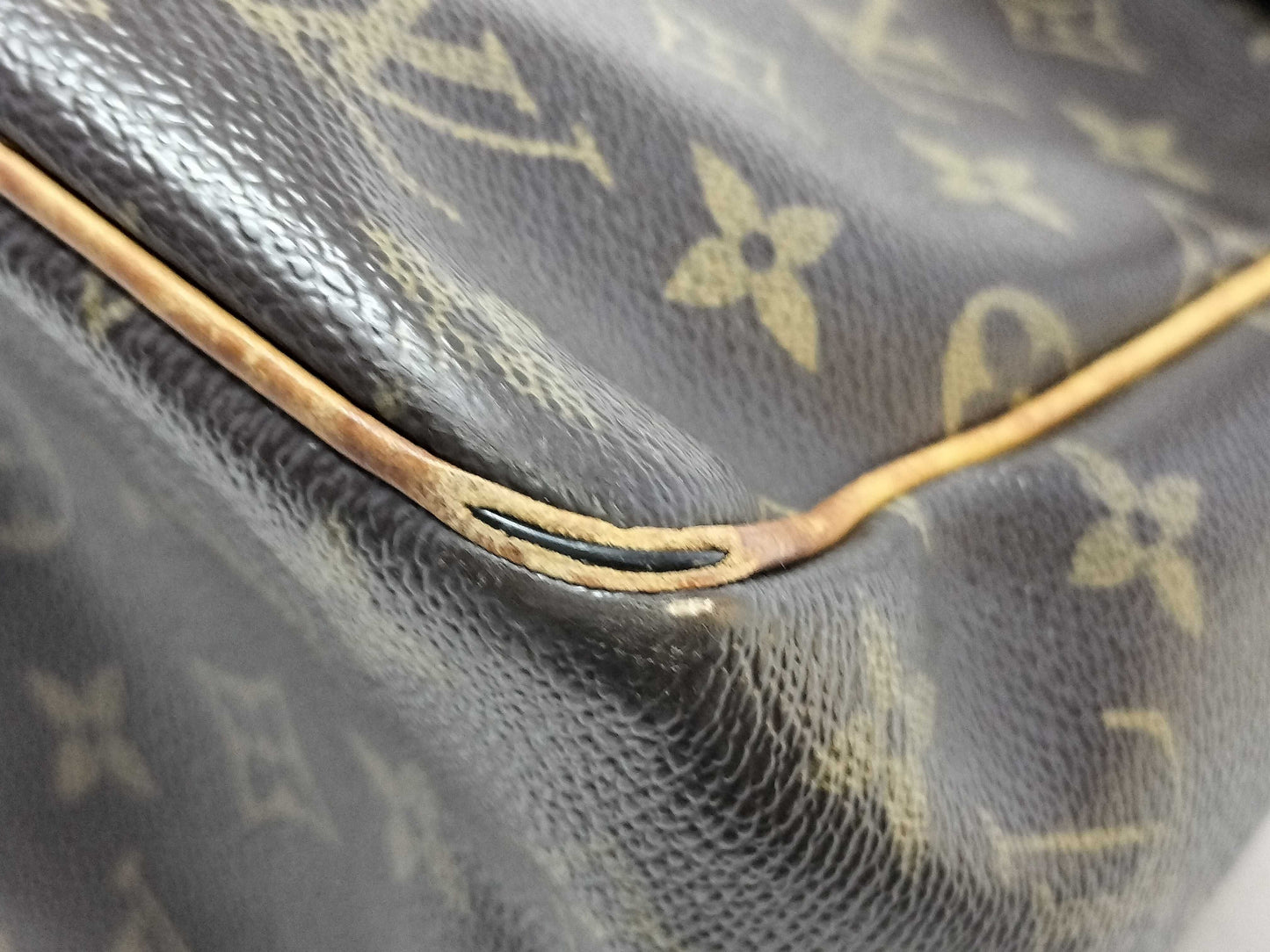 LOUIS VUITTON Unreadable Monogram Louis Vuitton Batignolles Tote Bag