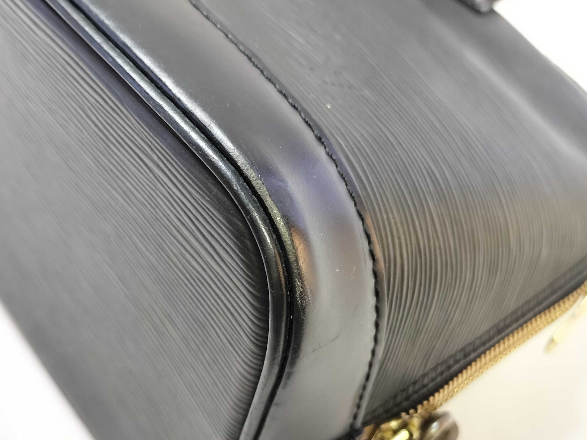 LOUIS VUITTON AR0052 Epi Louis Vuitton Epi Alma Handbag