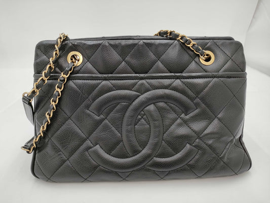 CHANEL Caviar Skin Shoulder Bag