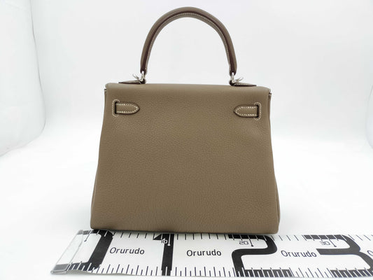 HERMES Kelly 25 Togo Etoupe Handbag, engraved with B, 2023
