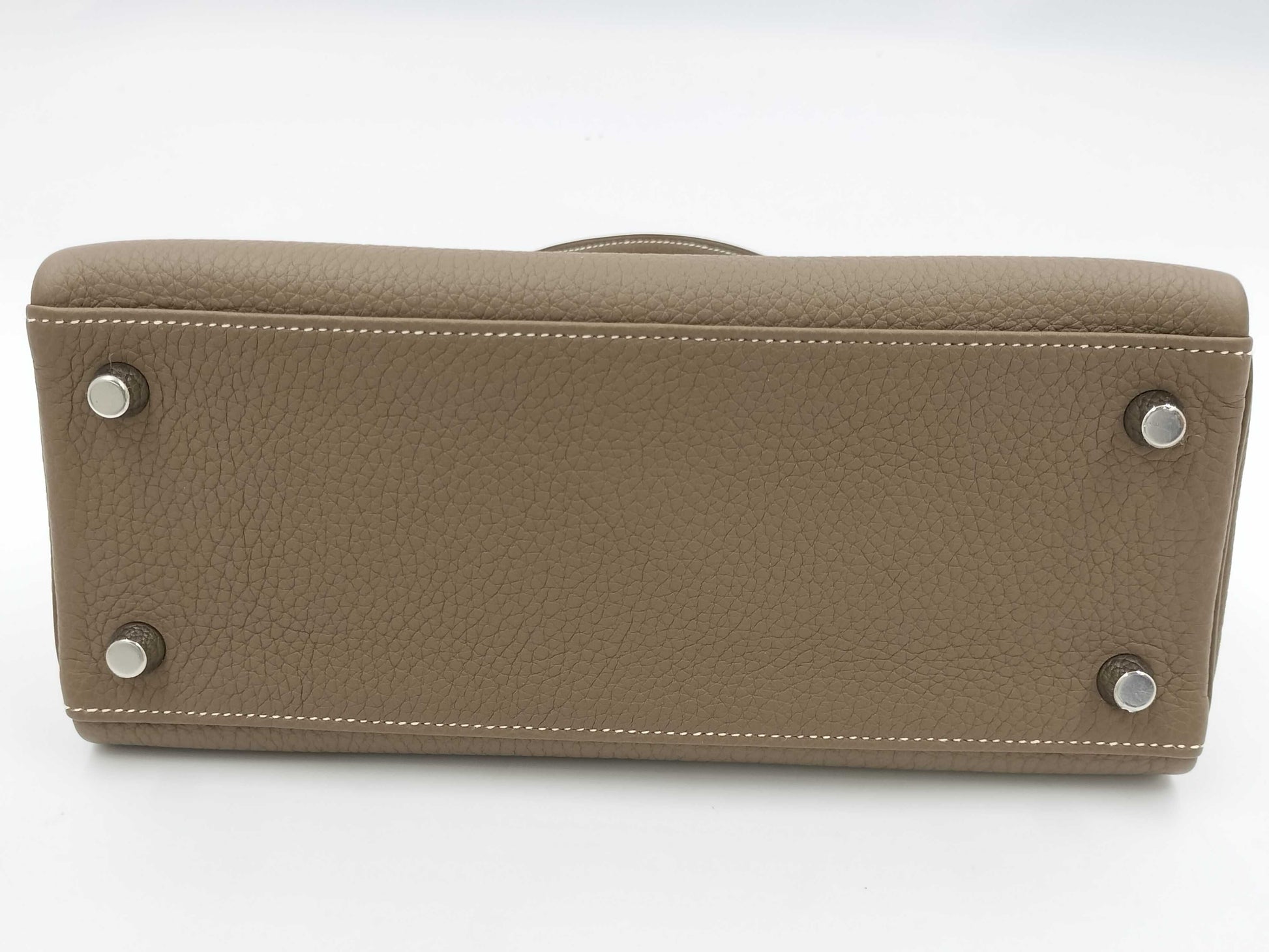 HERMES Kelly 25 Togo Etoupe Handbag, engraved with B, 2023