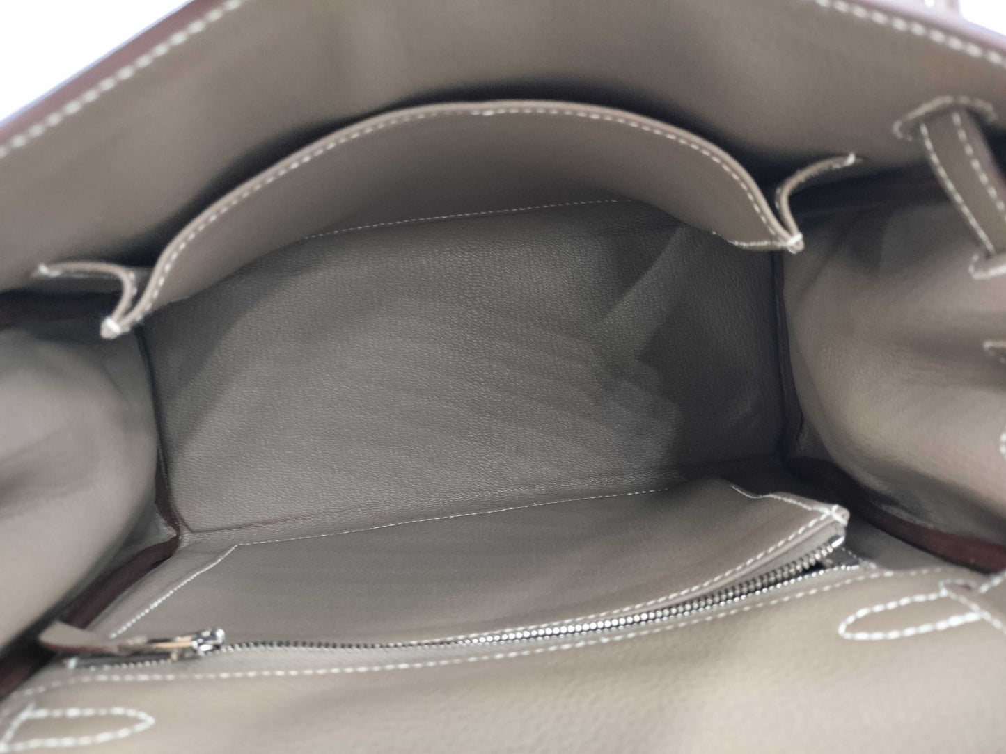 HERMES Kelly 25 Togo Etoupe Handbag, engraved with B, 2023