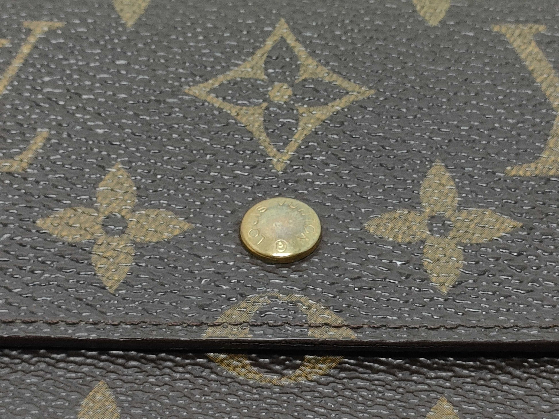 LOUIS VUITTON REID Unconfirmed TH 1926 Monogram Louis Vuitton International M61217 TH1926 Wallet