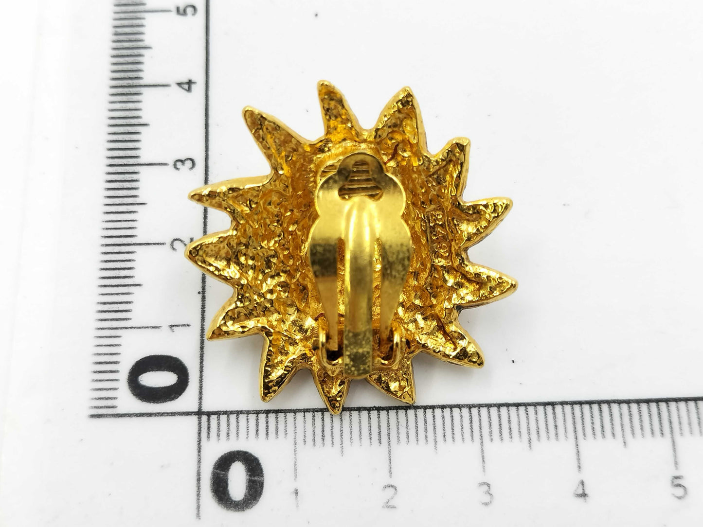 CHANEL Lion Coco Mark Earrings with Calluses, Single Earring
