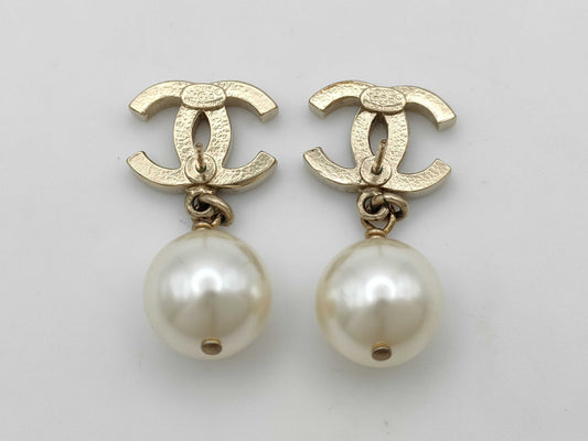CHANEL A06 Coco Mark Pearl Earrings