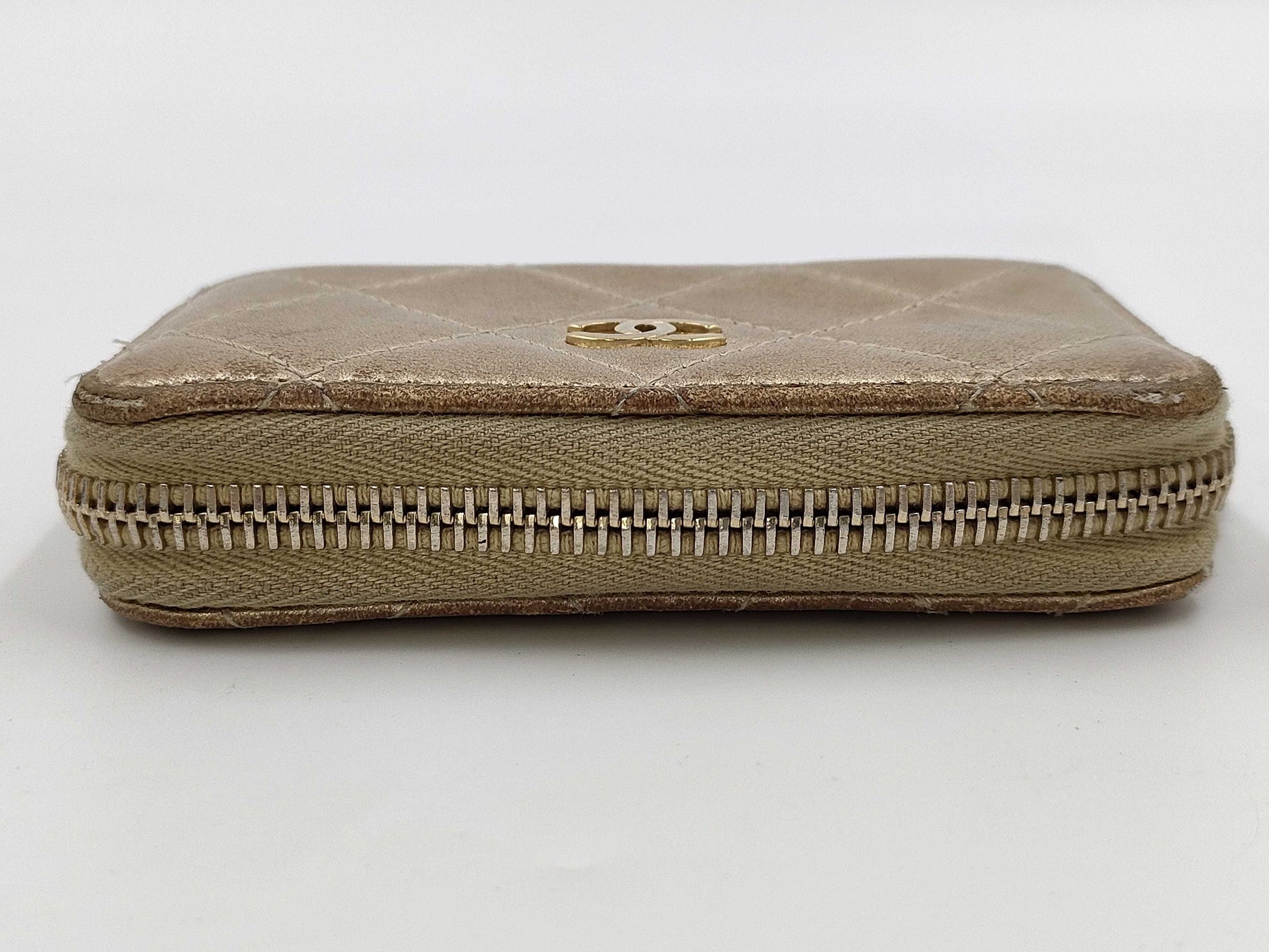 CHANEL Matelasse Round Zipper Coin Case with Seal, No. 18