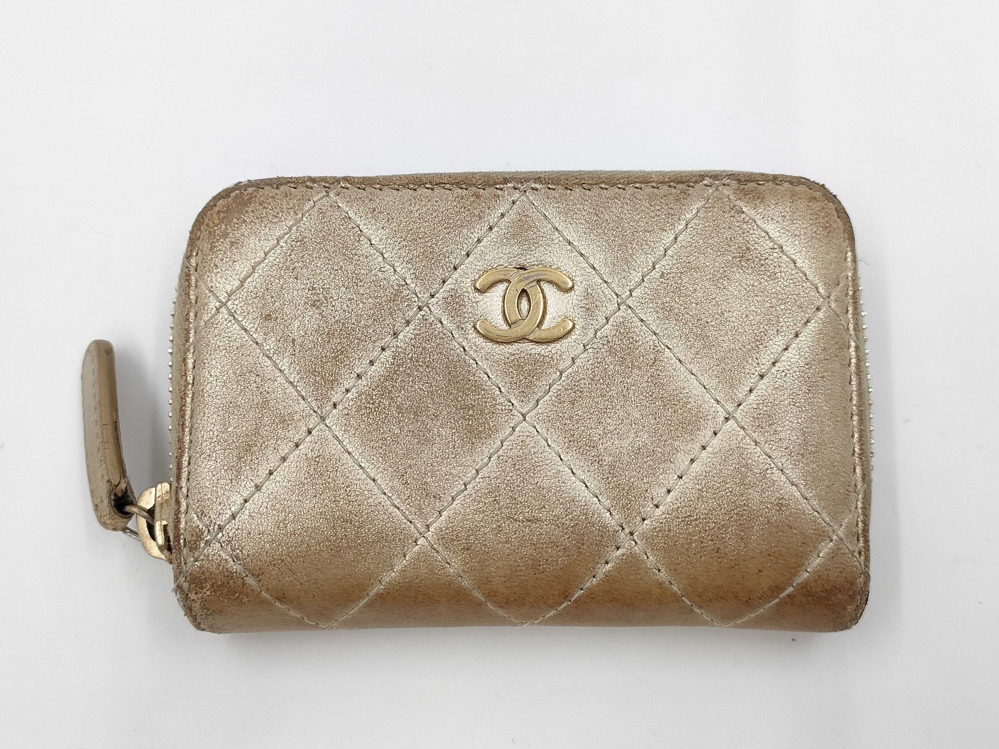 CHANEL Matelasse Round Zipper Coin Case with Seal, No. 18