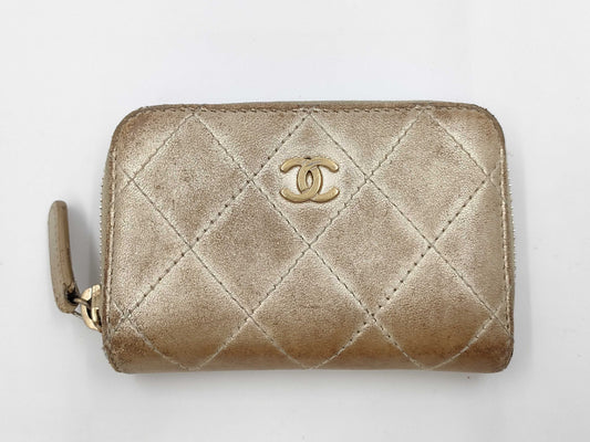 CHANEL Matelasse Round Zipper Coin Case with Seal, No. 18