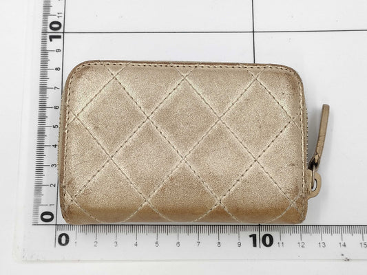 CHANEL Matelasse Round Zipper Coin Case with Seal, No. 18