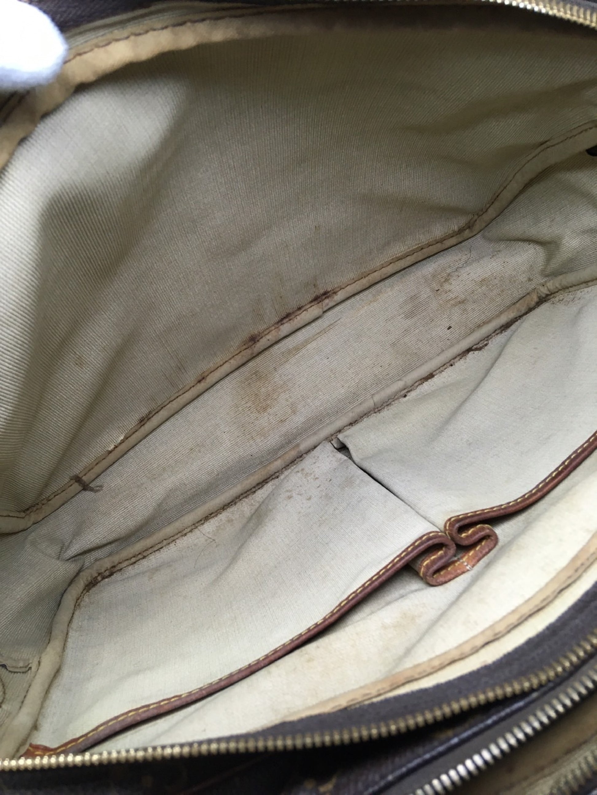 LOUIS VUITTON Monogram Reporter Shoulder Bag