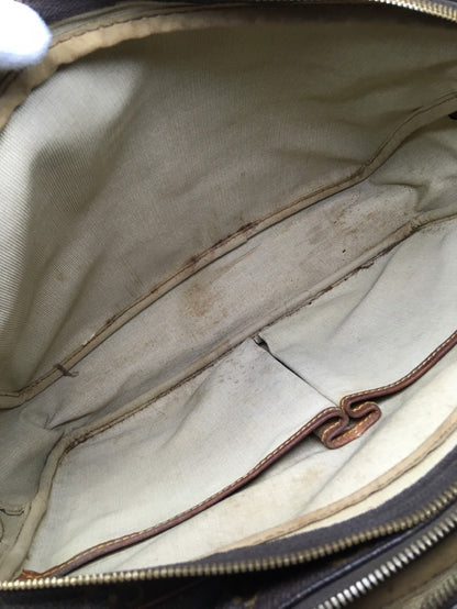 LOUIS VUITTON Monogram Reporter Shoulder Bag