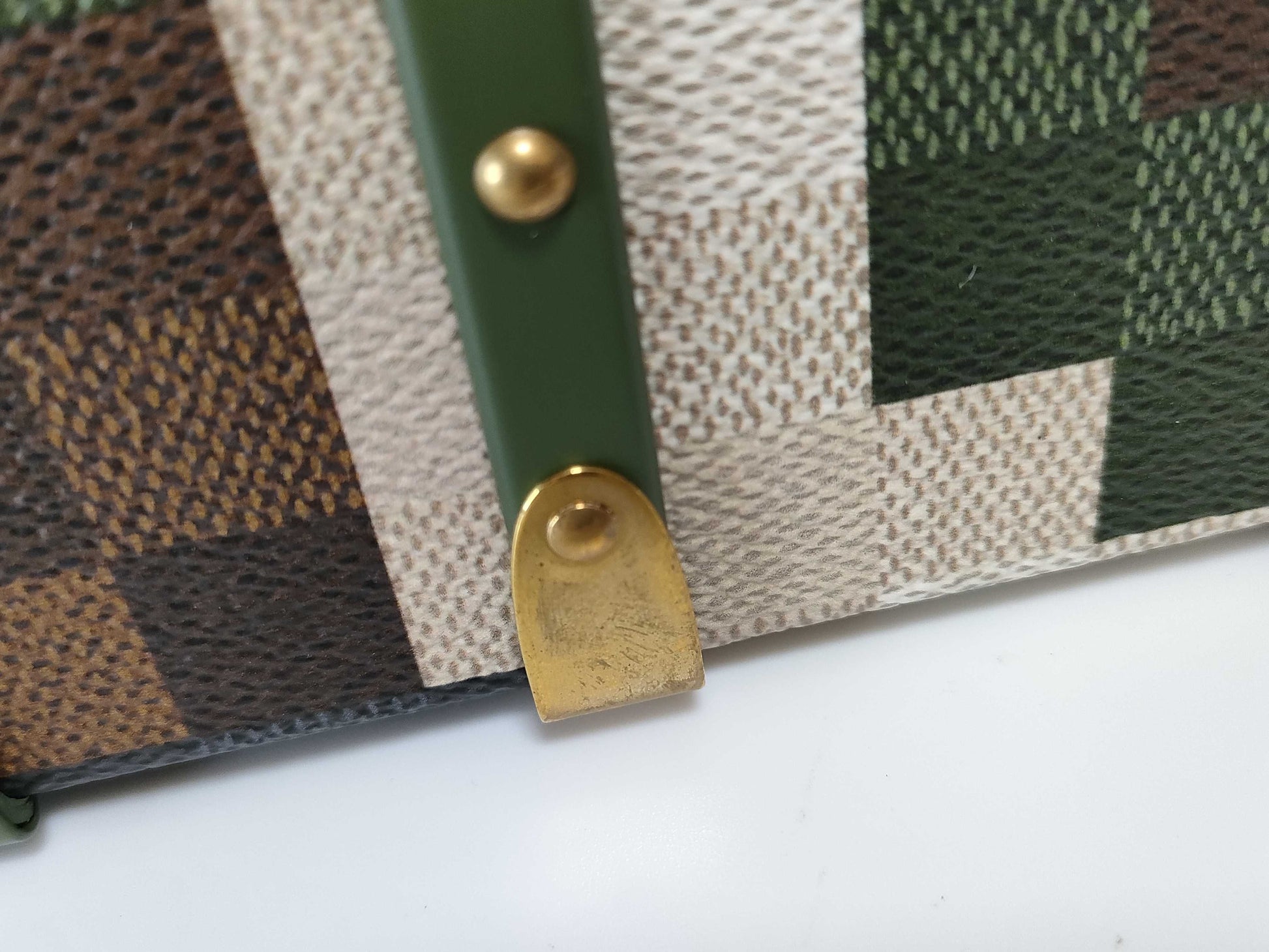 LOUIS VUITTON RFID Undetectable Serial Number Undetectable LOUIS VUITTON Damouflage Neo Wallet Trunk Shoulder Bag M10489 RFID Detectable Shoulder Bag