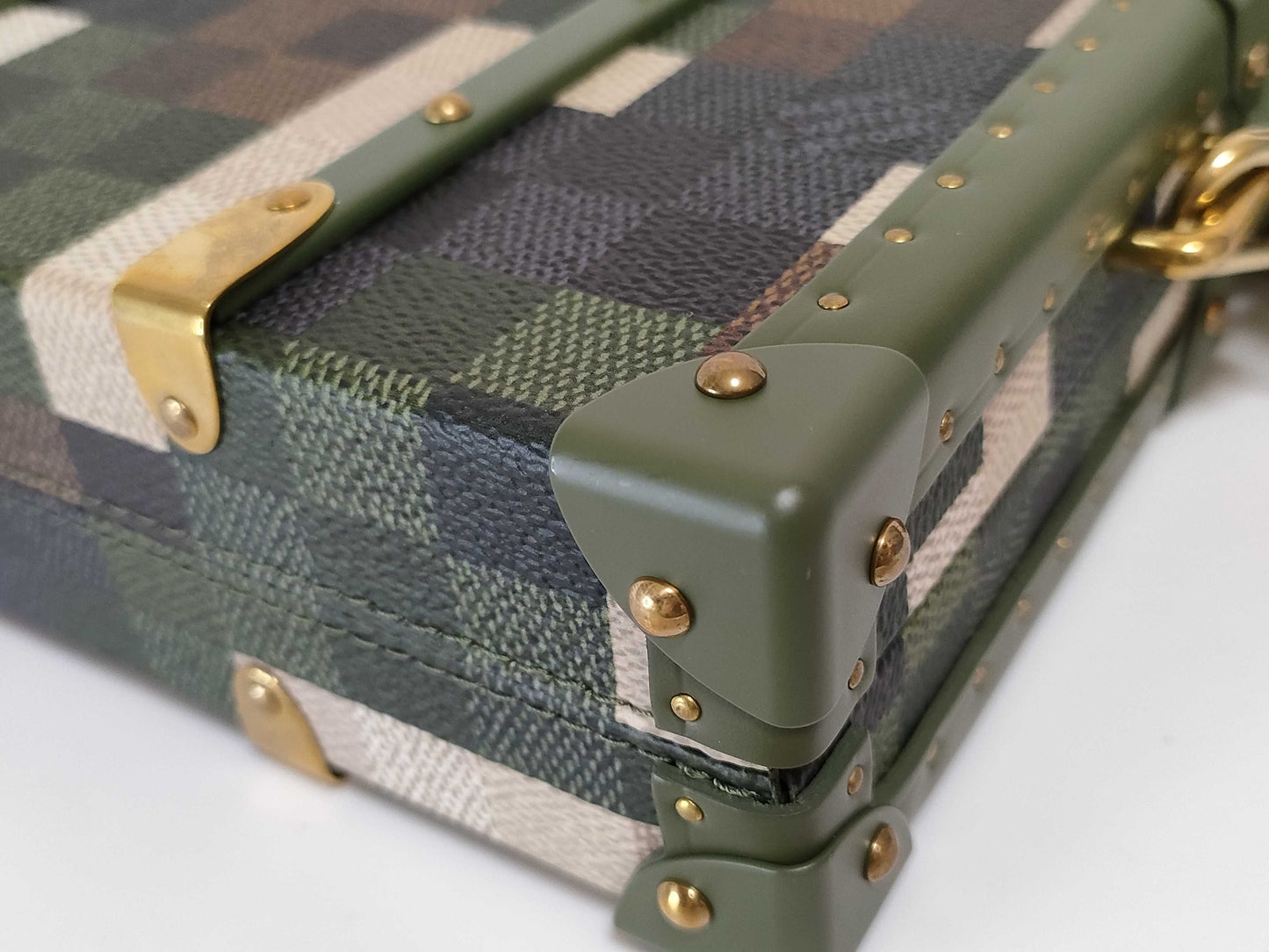 LOUIS VUITTON RFID Undetectable Serial Number Undetectable LOUIS VUITTON Damouflage Neo Wallet Trunk Shoulder Bag M10489 RFID Detectable Shoulder Bag