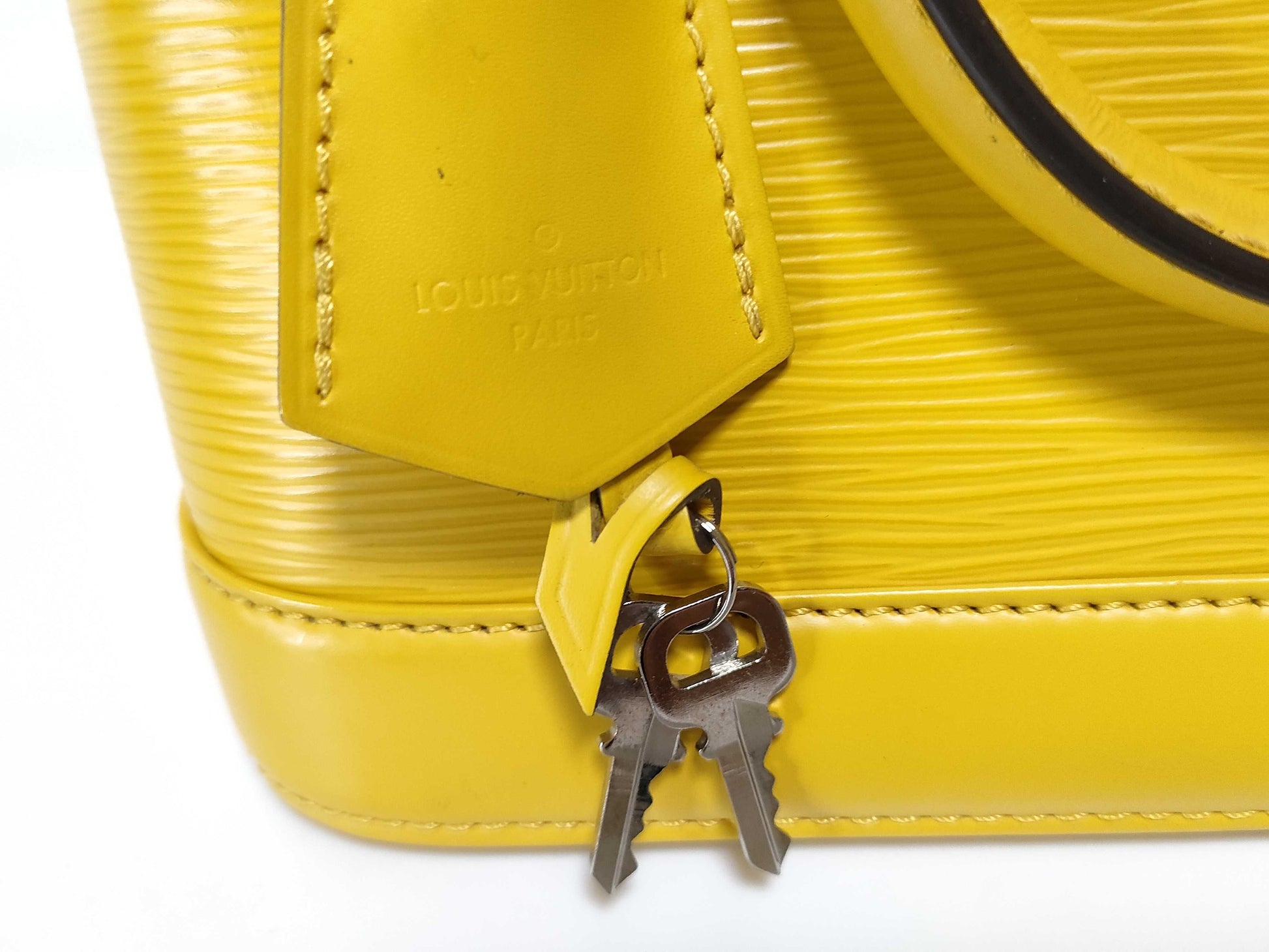 LOUIS VUITTON AA0186 Epi Alma BB Handbag with Strap, Padlock, 2 Keys, and Bag 250715#01