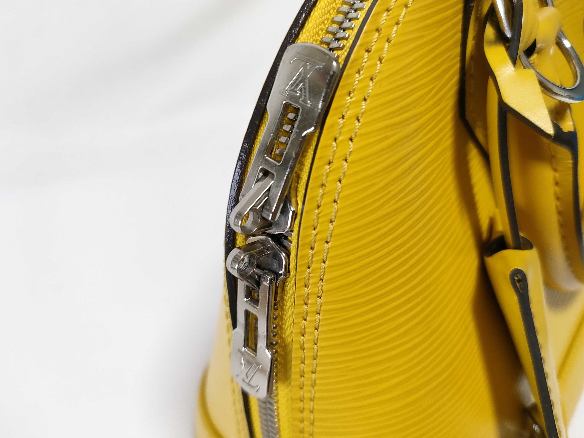 LOUIS VUITTON AA0186 Epi Alma BB Handbag with Strap, Padlock, 2 Keys, and Bag 250715#01