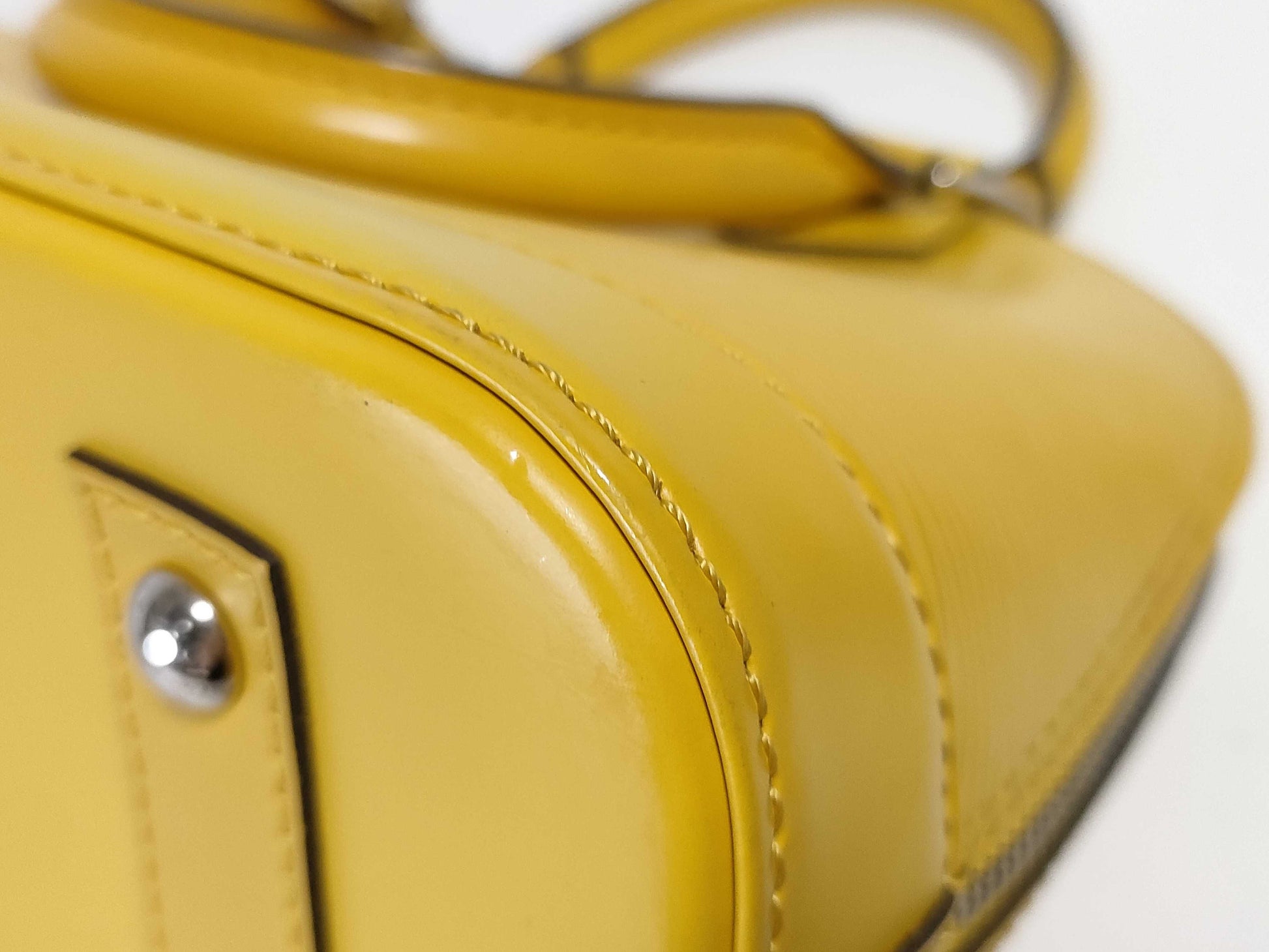 LOUIS VUITTON AA0186 Epi Alma BB Handbag with Strap, Padlock, 2 Keys, and Bag 250715#01