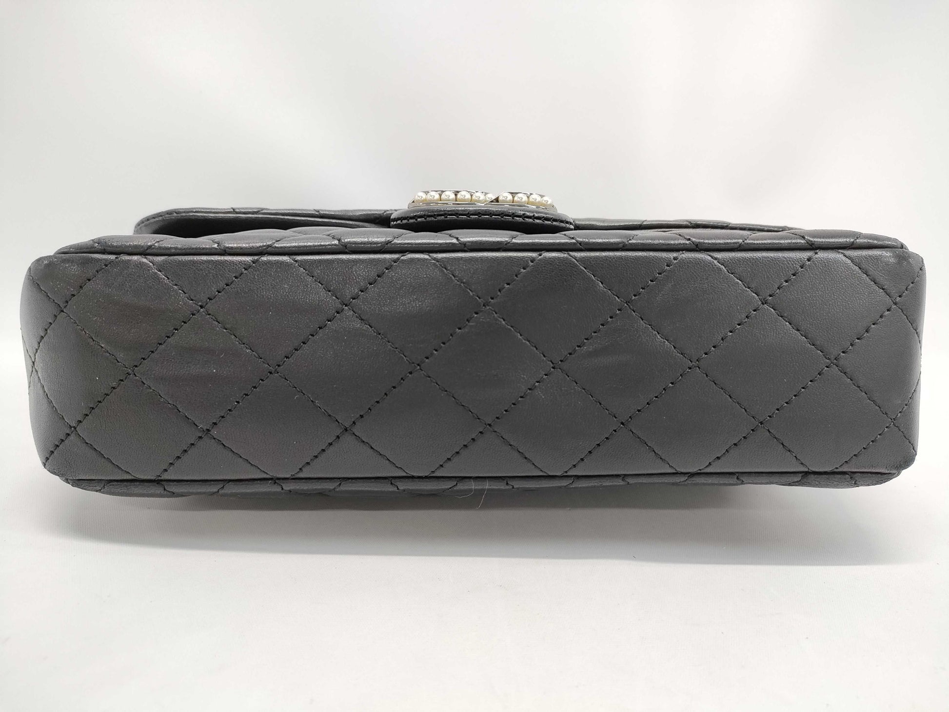 CHANEL Matelasse Pearl 21010887 Bag