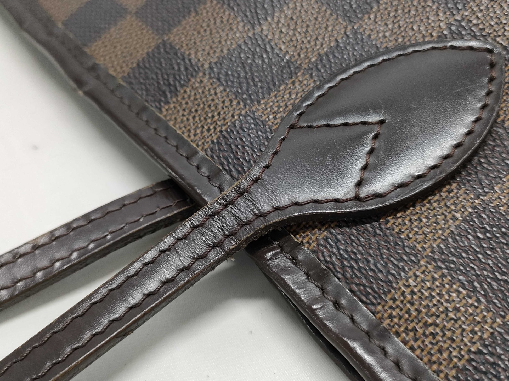LOUIS VUITTON Damier Neverfull GM Tote Bag
