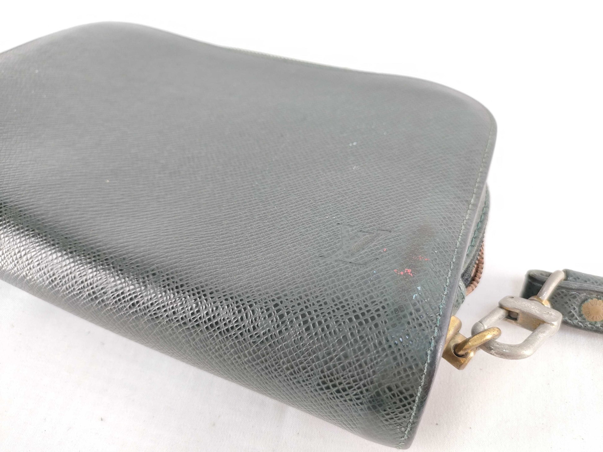 LOUIS VUITTON Taiga LV bag second bag