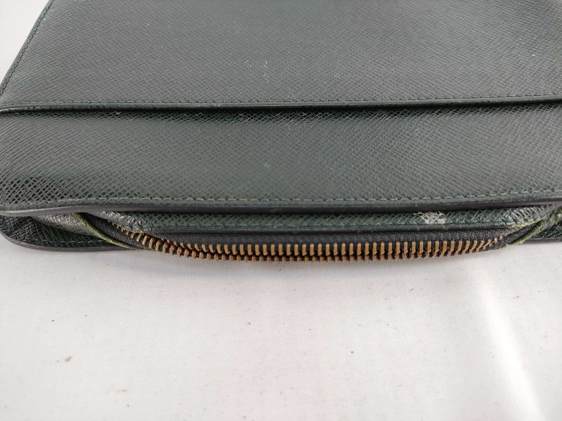 LOUIS VUITTON Taiga LV bag second bag