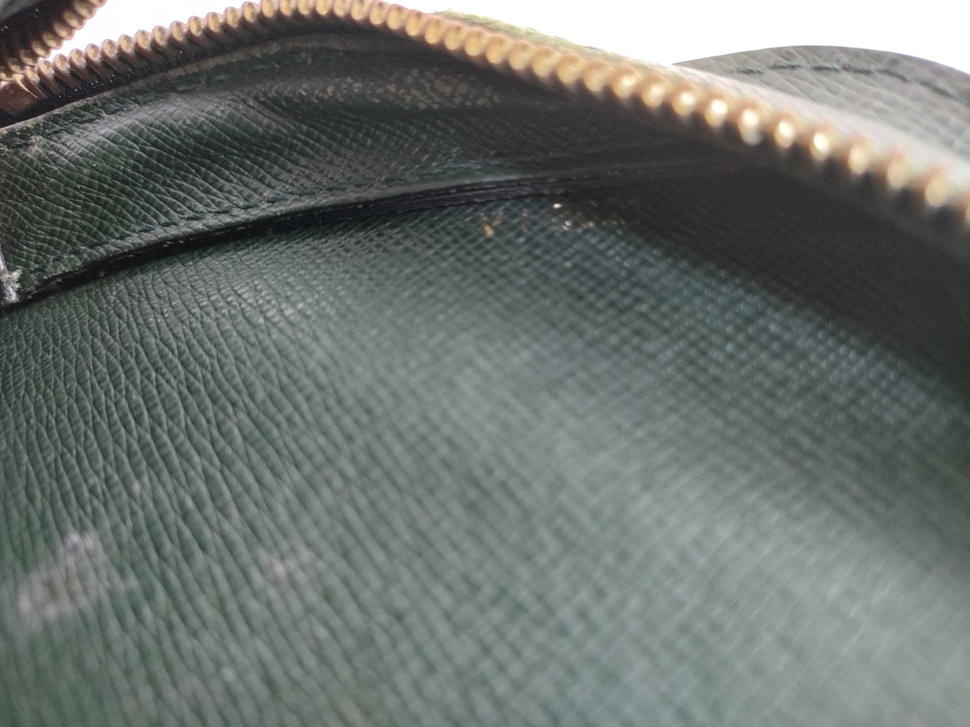 LOUIS VUITTON Taiga LV bag second bag