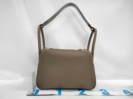 HERMES Lindy 26 Etoupe Taurillon Clemence Leather Handbag with Gold Hardware and K Stamp