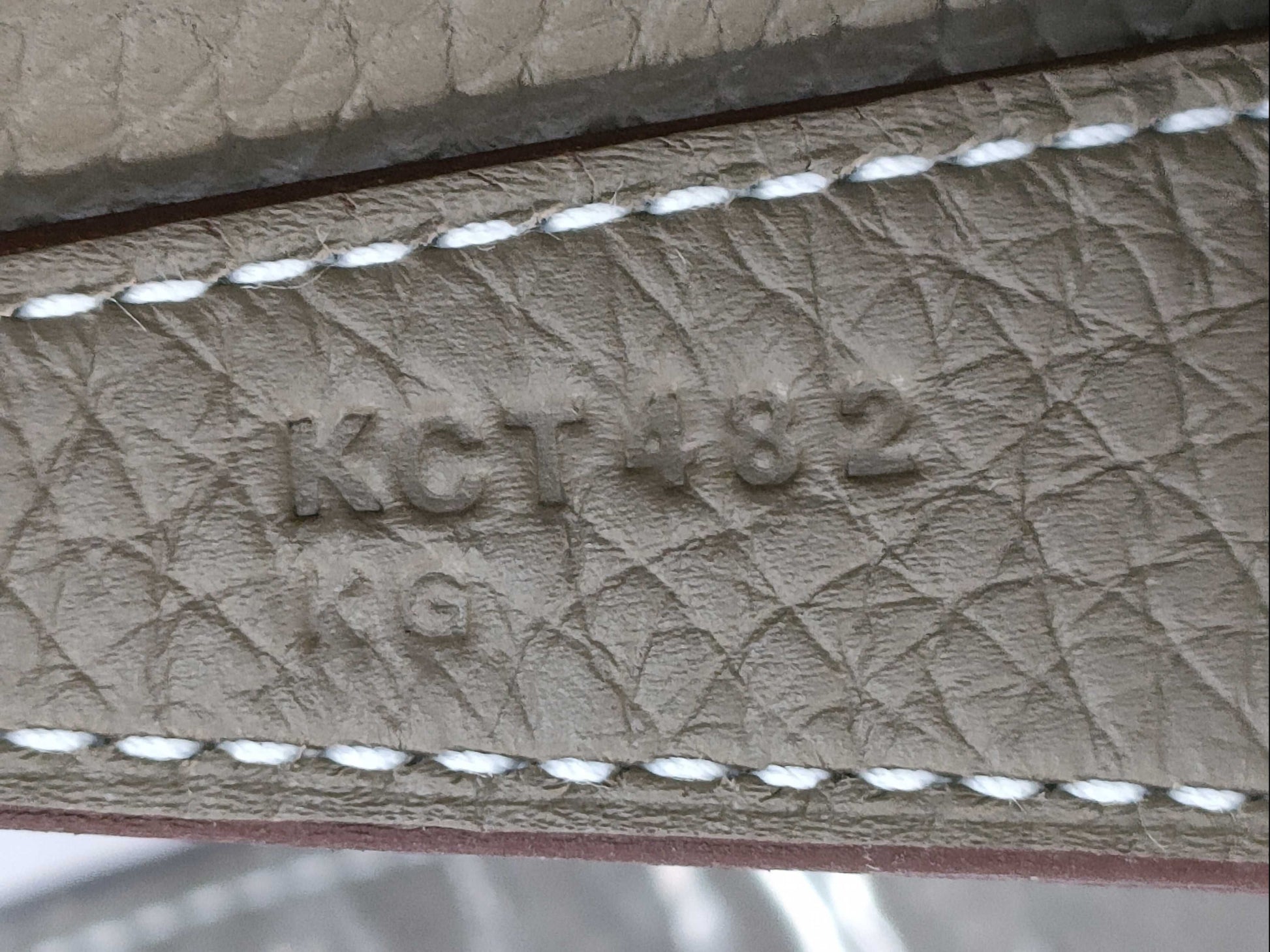 HERMES Lindy 26 Etoupe Taurillon Clemence Leather Handbag with Gold Hardware and K Stamp