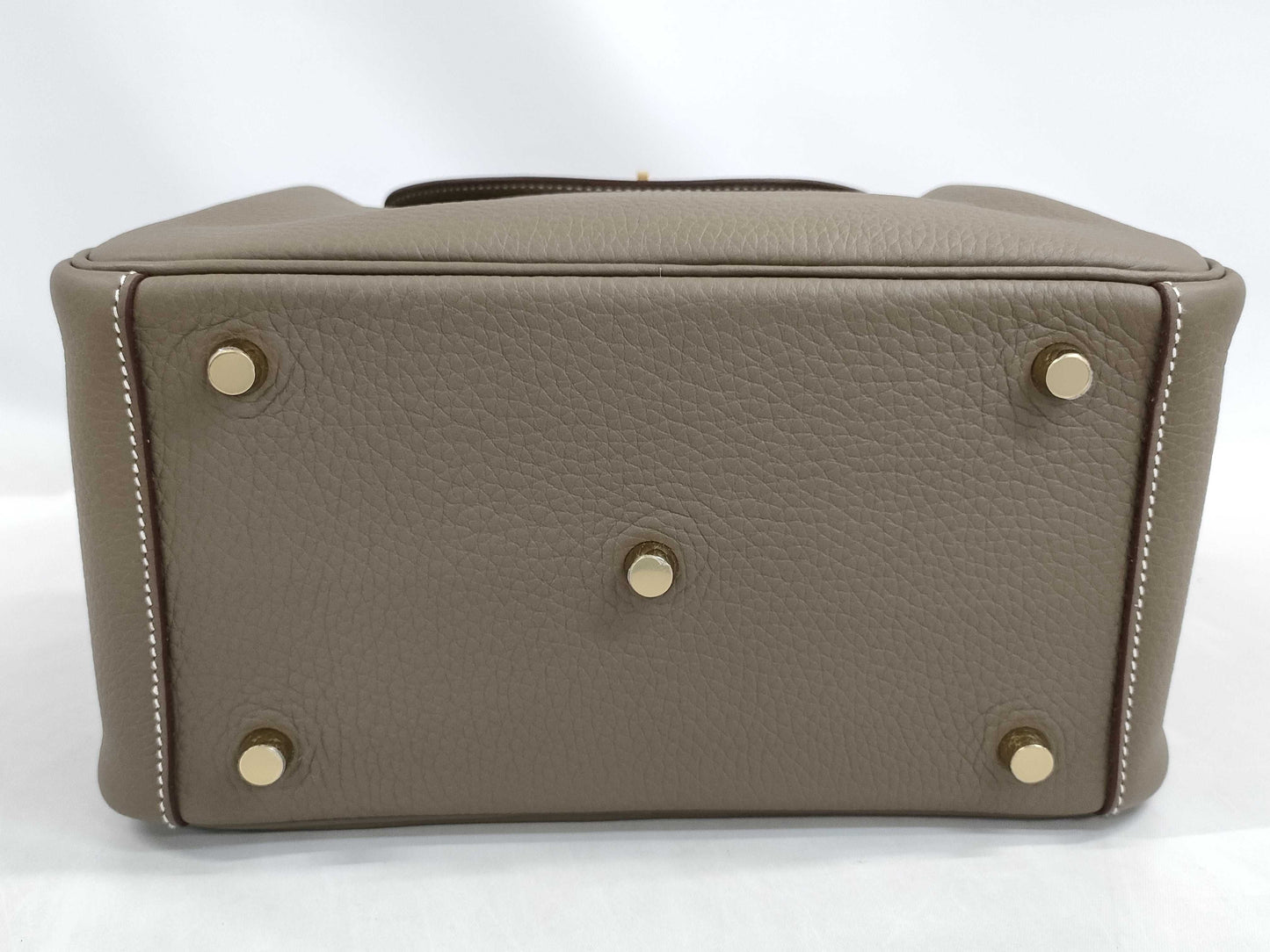 HERMES Lindy 26 Etoupe Taurillon Clemence Leather Handbag with Gold Hardware and K Stamp