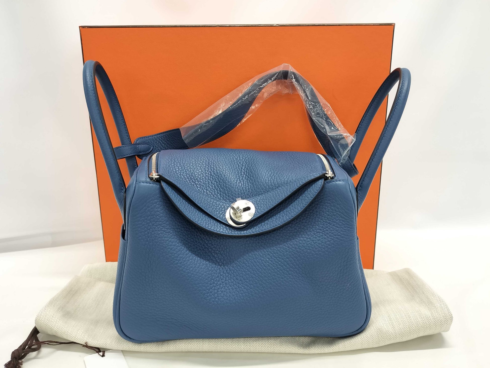 HERMES Lindy 26 Blue Tie Handbag in Taurillon Clemence Leather with Silver Hardware and K Stamp