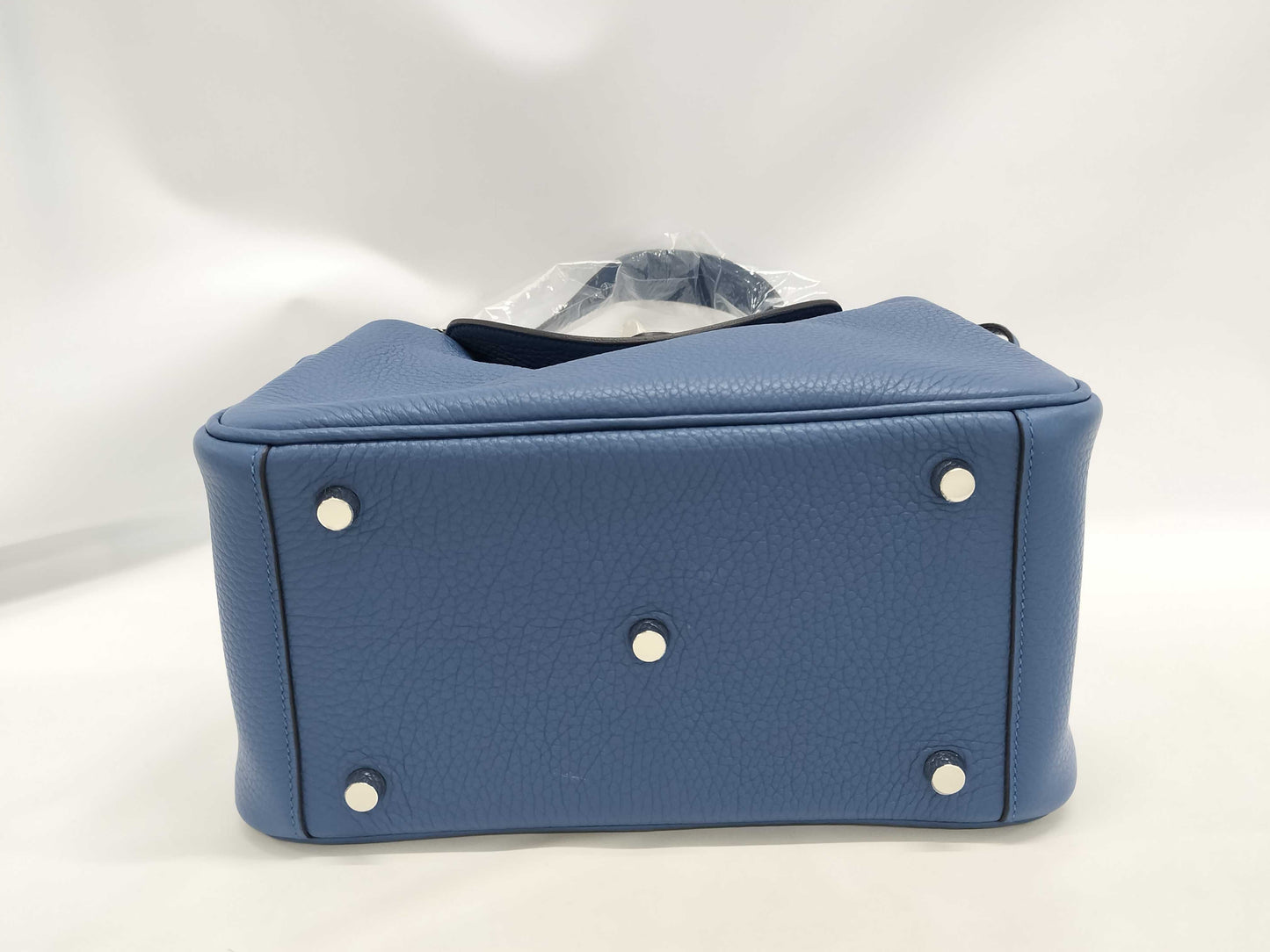 HERMES Lindy 26 Blue Tie Handbag in Taurillon Clemence Leather with Silver Hardware and K Stamp