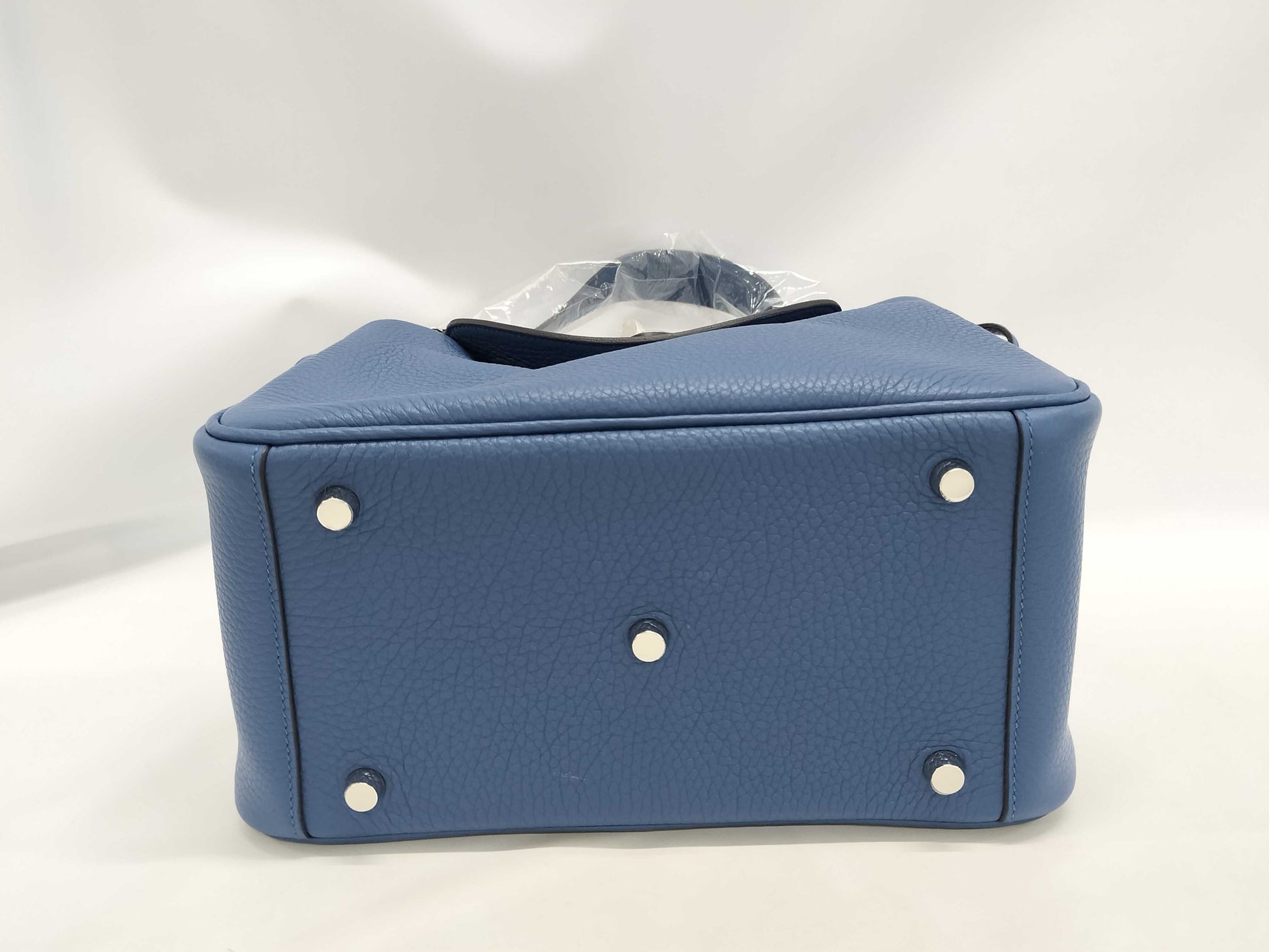 HERMES Lindy 26 Blue Tie Handbag in Taurillon Clemence Leather with Silver Hardware and K Stamp